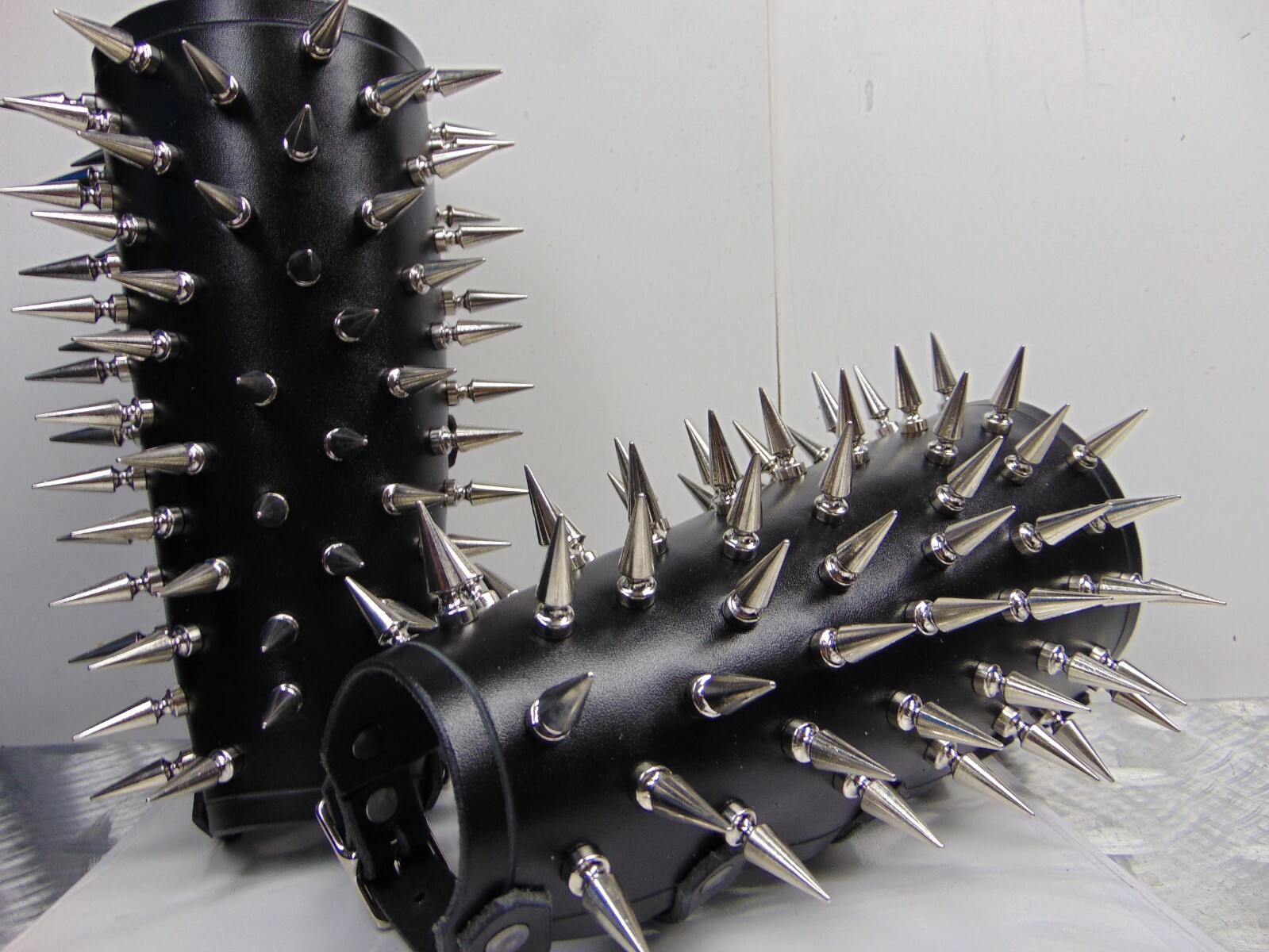 MARDUK’S LEATHER OLD SCHOOL SPIKED BRACERS. BLACK METAL (MDLG0011)