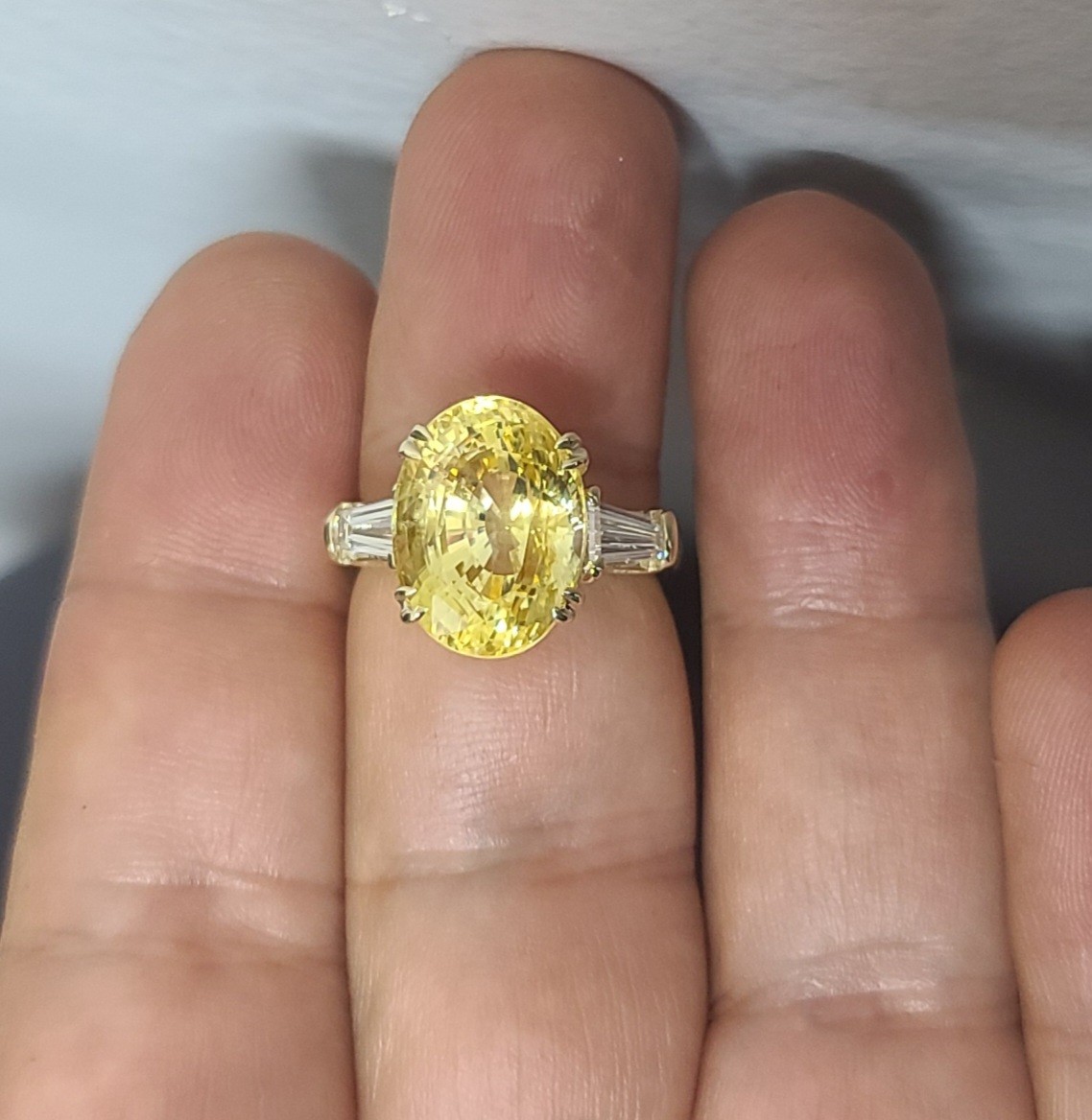 Vintage 14k Yellow gold Engagement ring 11.70ct Natural Oval Yellow Sapphire GIA