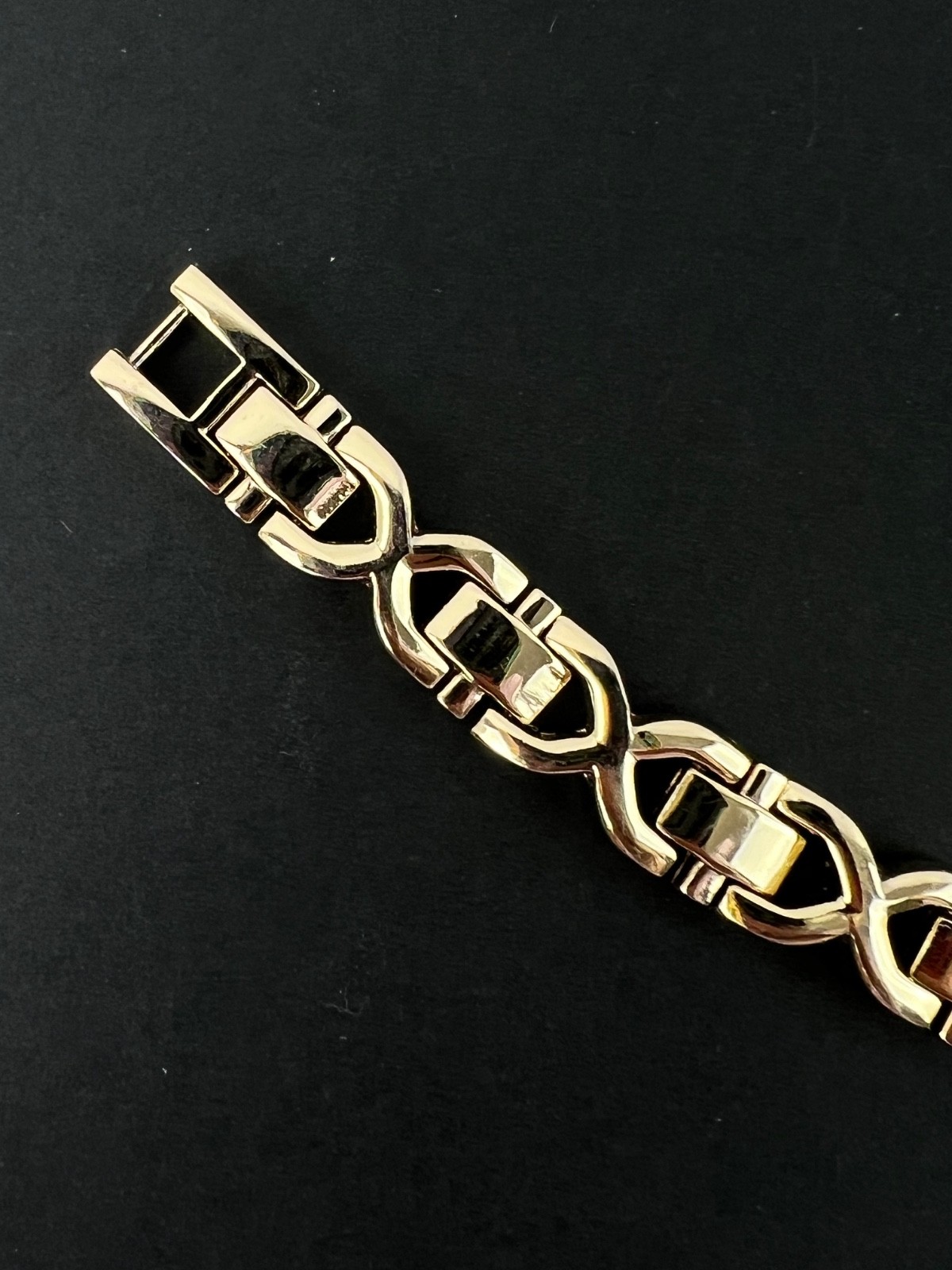 Fashion Gold Tone Rhinestone Link Bracelet 7.5″ Length Fold Over Clasp