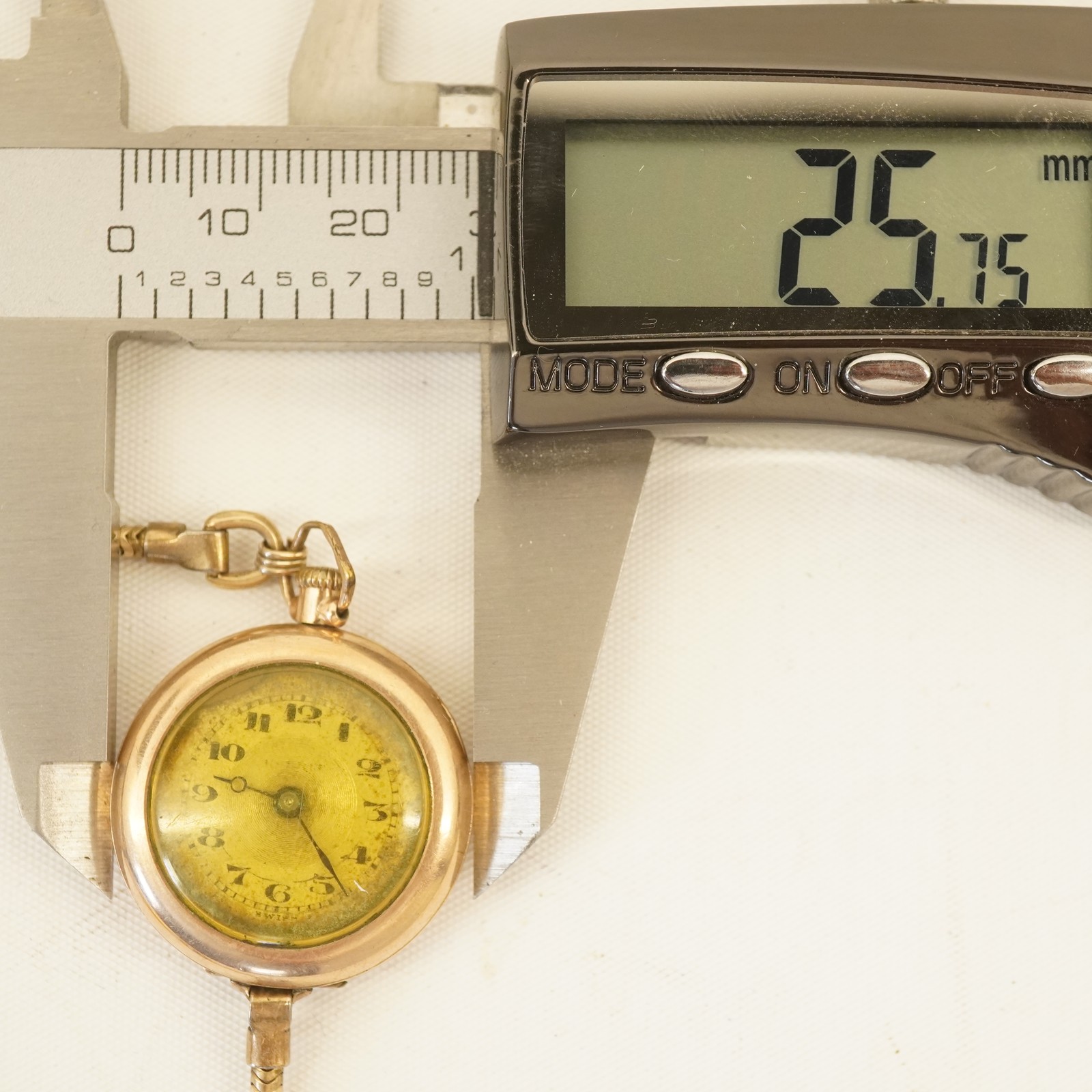 Vintage L Henry Ladies Wristwatch in S.W.C. Co.GF 25mm Case Working