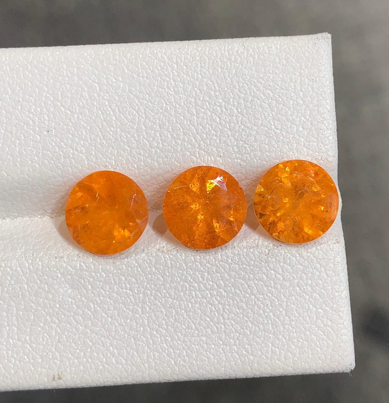 7.69 carat Natural Spessartite Garnet for earrings with Round shape from Africa