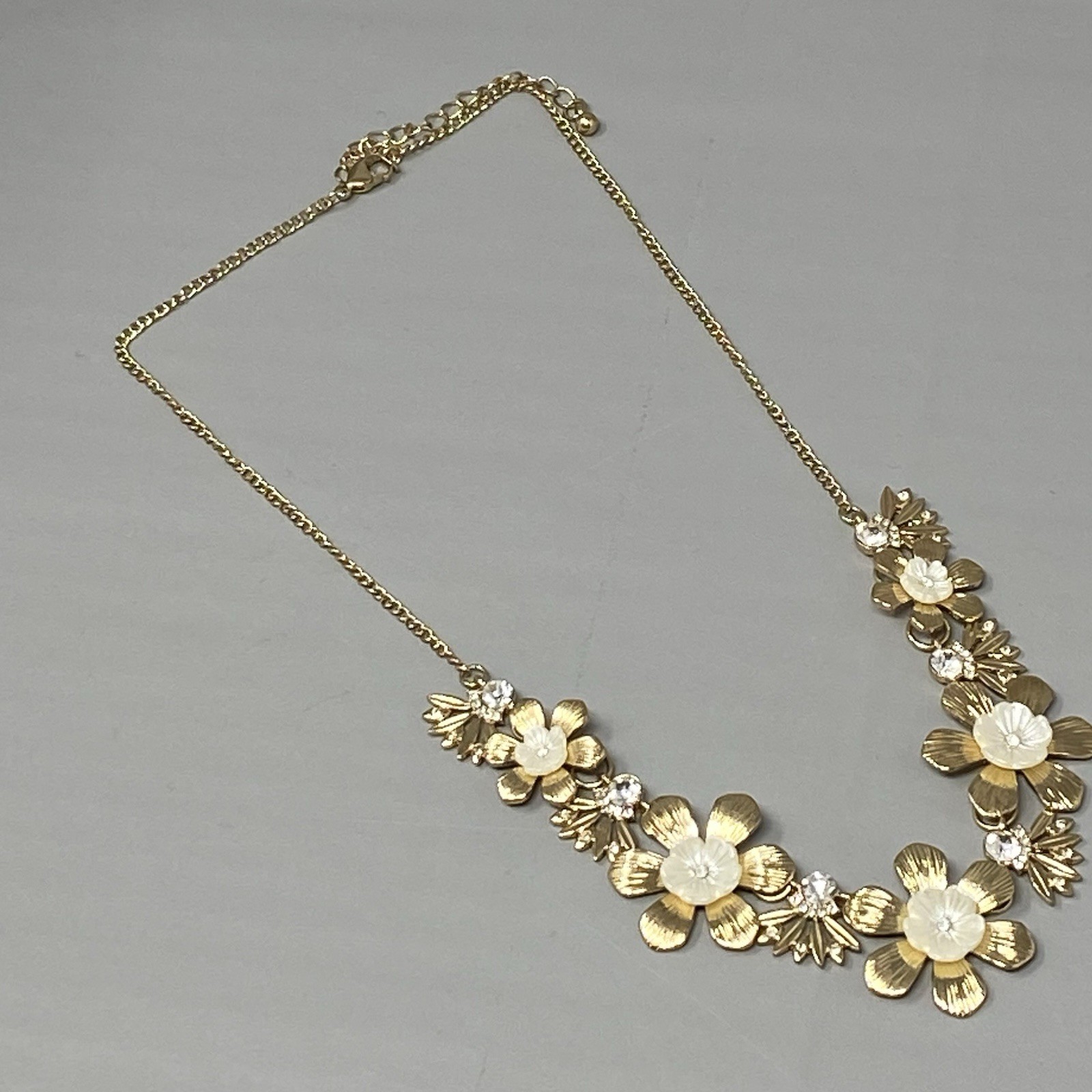 Gold Tone Chain Necklace Flower Links Collar Rhinestone Center Summer 20″