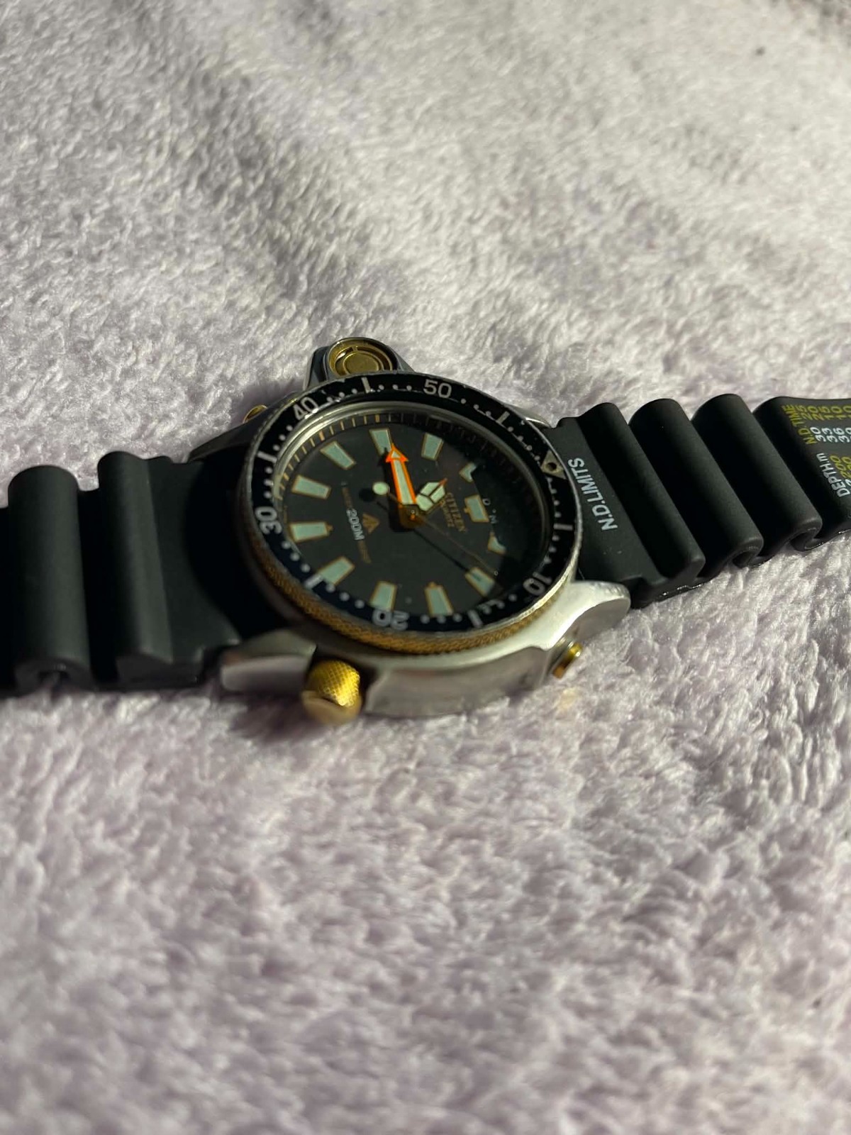 PARTS ONLY Vintage Citizen Aqualand Diver Watch C023-088069 Y