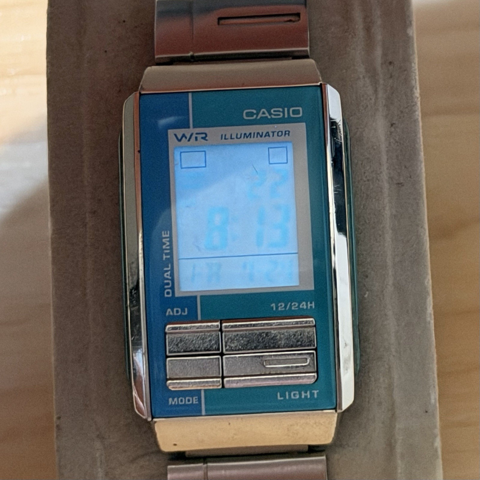 Casio LA-201W Vintage Silver Display Illuminator Futurist Digital Watch LA201