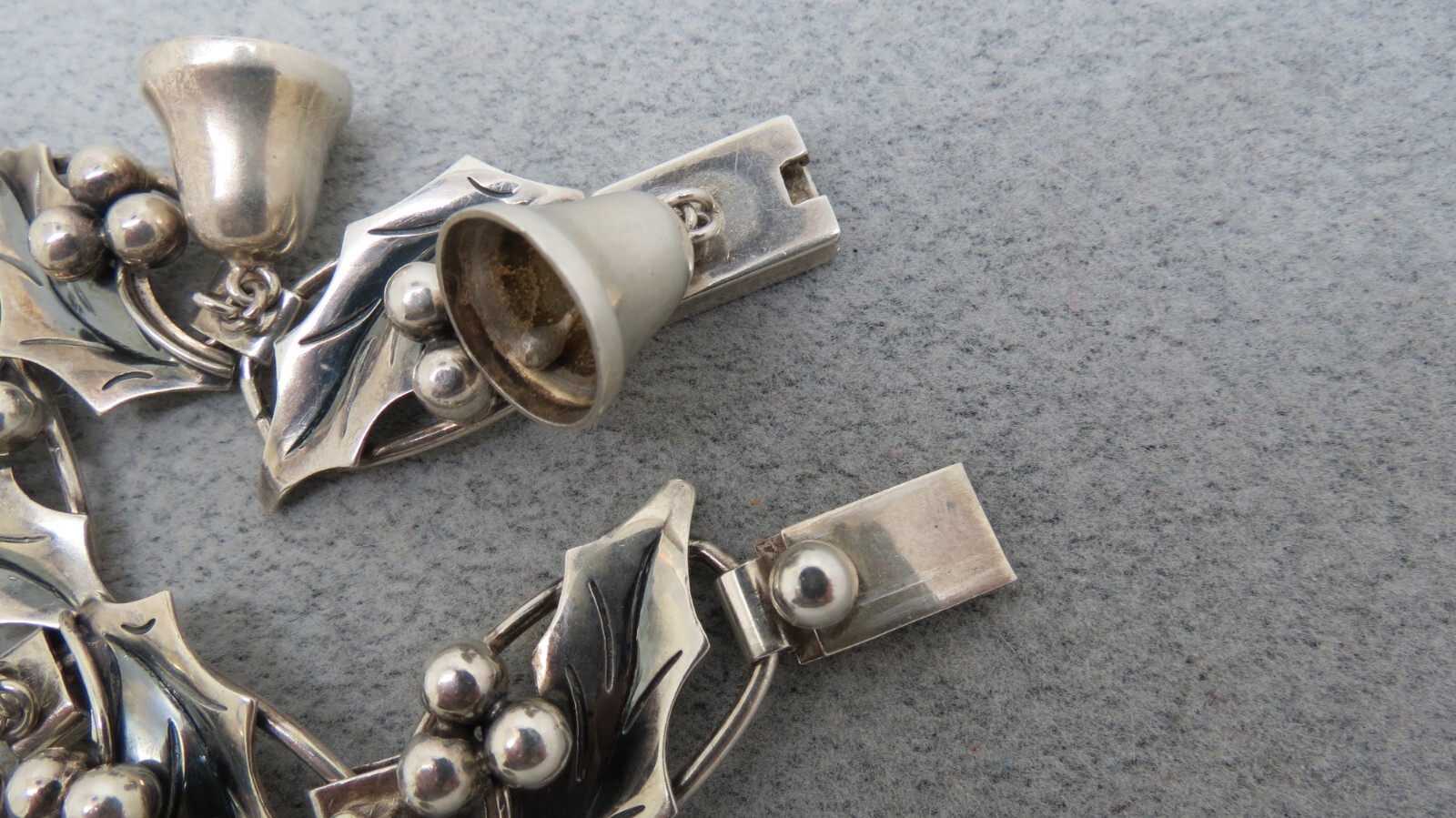 Damaso Gallegos Sterling Silver Bracelet Jingle Bells Holly 45 Grams 7″ Taxco