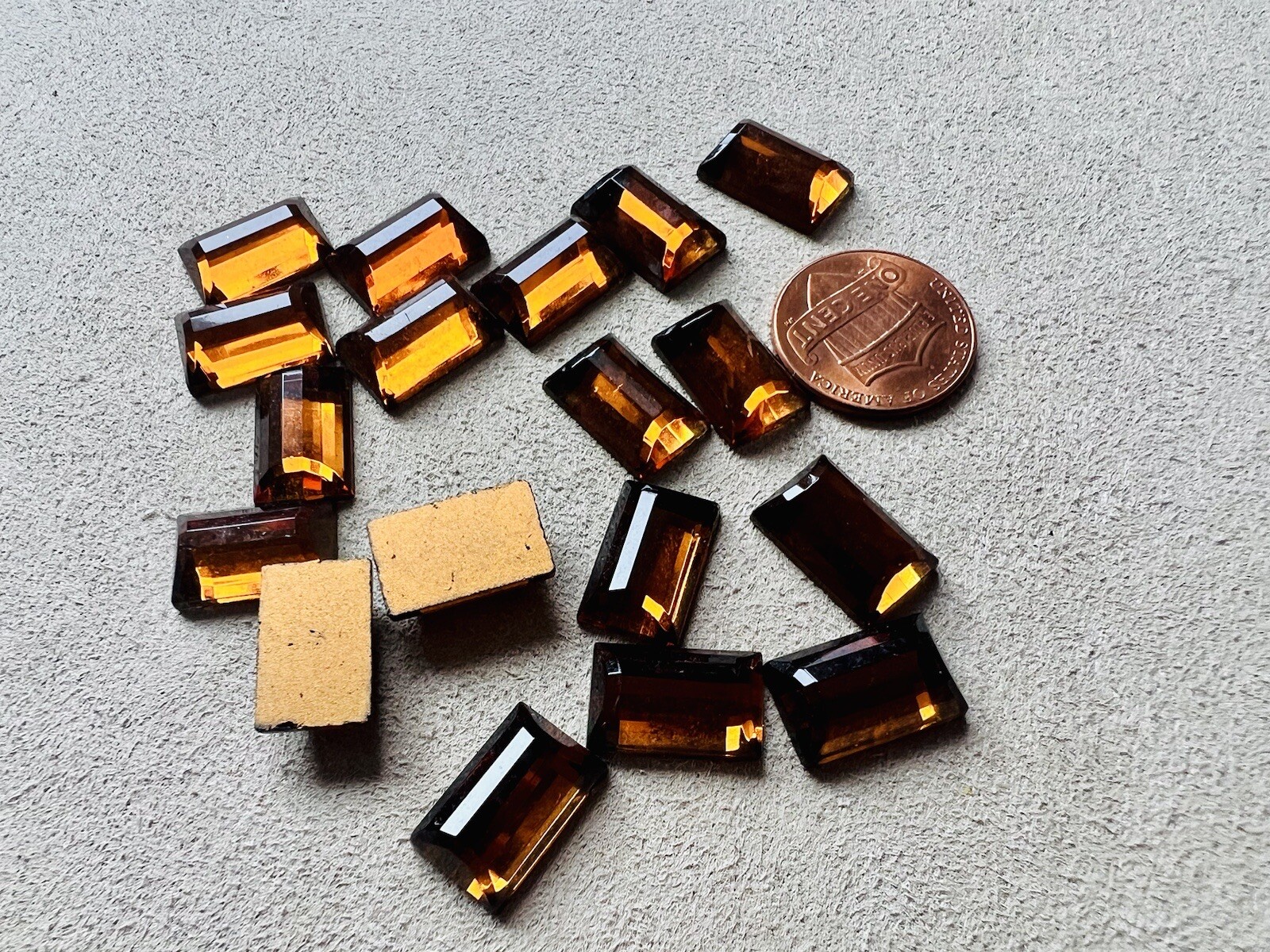 18 VINTAGE AMBER ORANGE FACETED RECTANGULAR CZECH GLASS 14mm X 9mm CABOCHON LOT