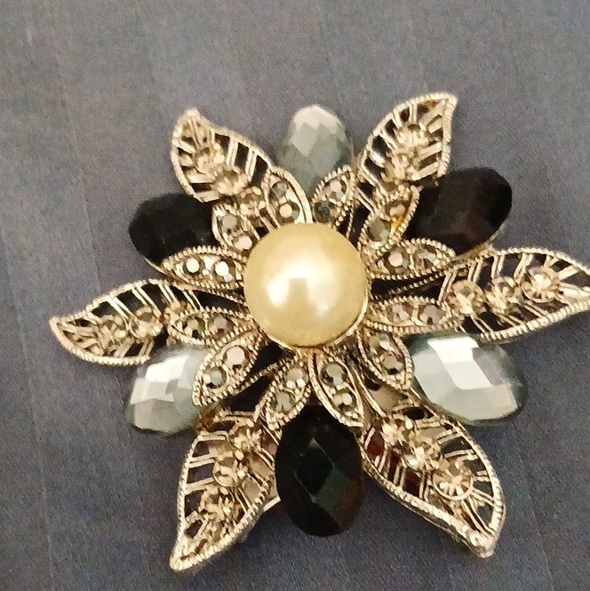 SilverTone Flower Brooch Pin Faux Pearl Center Black Gray Rhinestone Metal