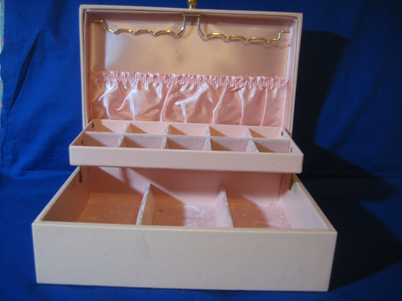 Vintage 1960’s Lady Buxton Jewelry Box Light Pink w/gold flowers