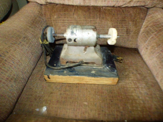 FOREDOM MODEL #1 B&G BENCHTOP VARIABLE SPEED BUFFER GRINDER