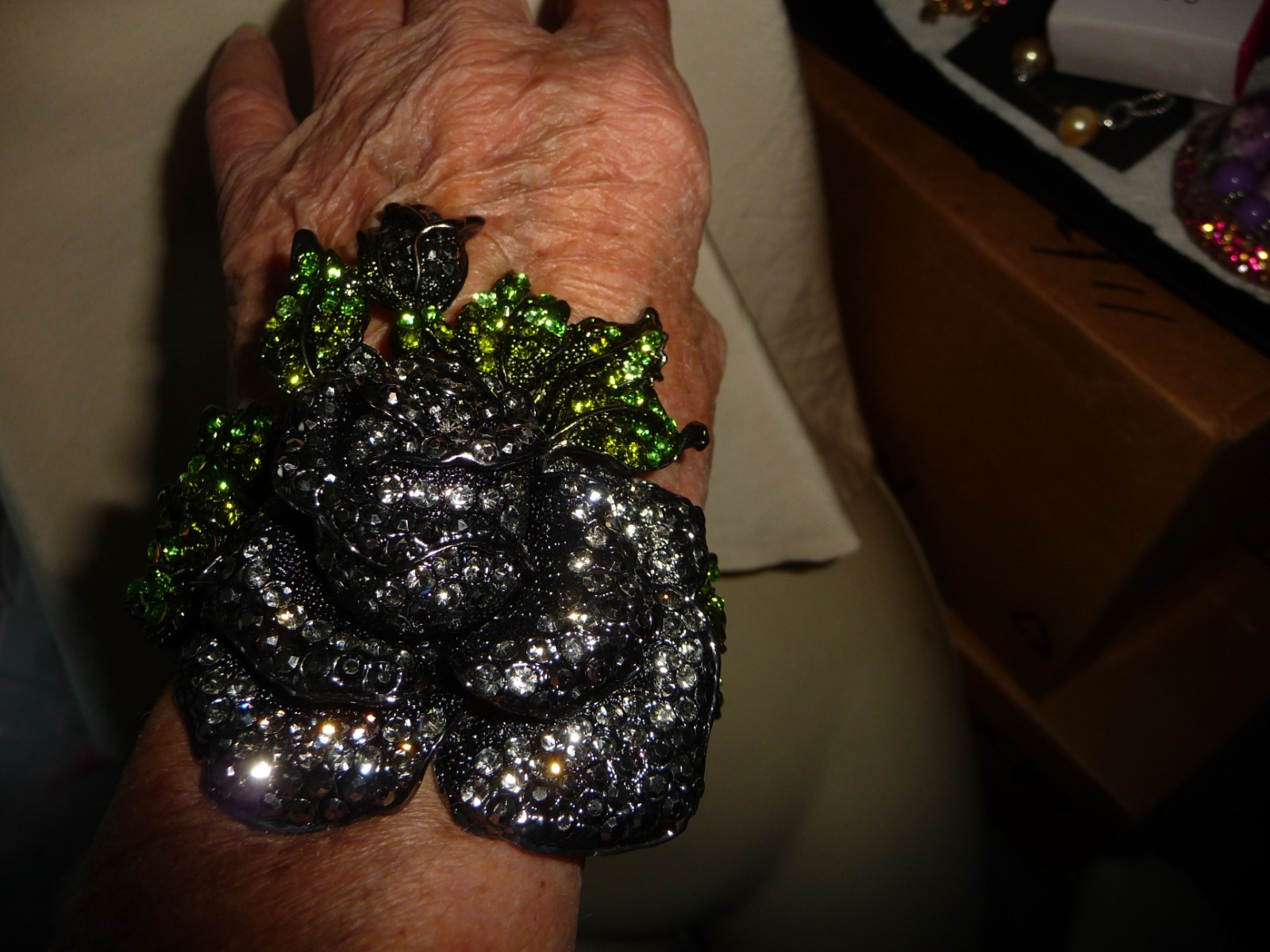 3 1/2’W MAJOR STATEMENT HINGED RHINESTONE FLOWER BRACELET #29/23