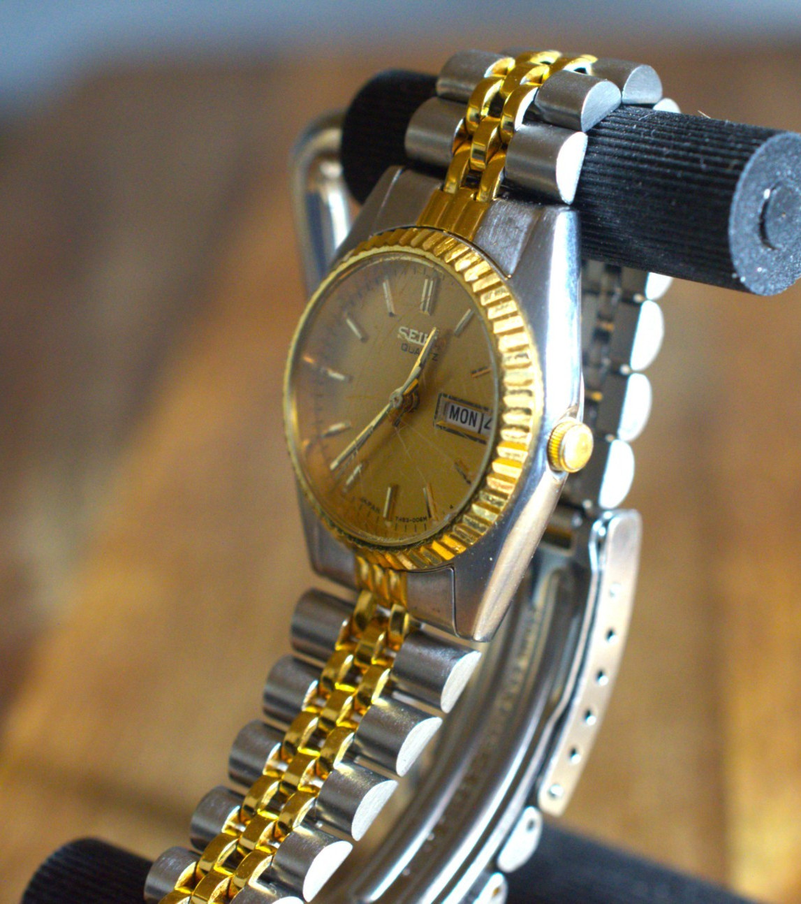 Vintage Seiko Womens Presidential Style – 24mm – Day/ Date – 7N83-0041 – 6″ Band