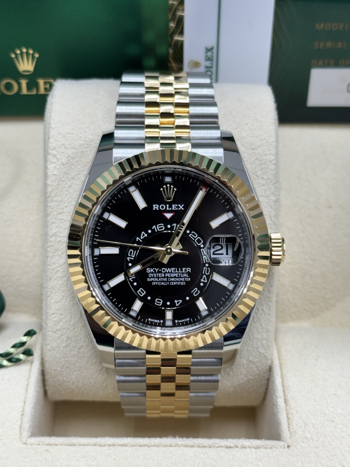 Rolex SkyDweller 336933 MINT 18k YG Jubilee Black Dial Auto Watch 42mm Full Set