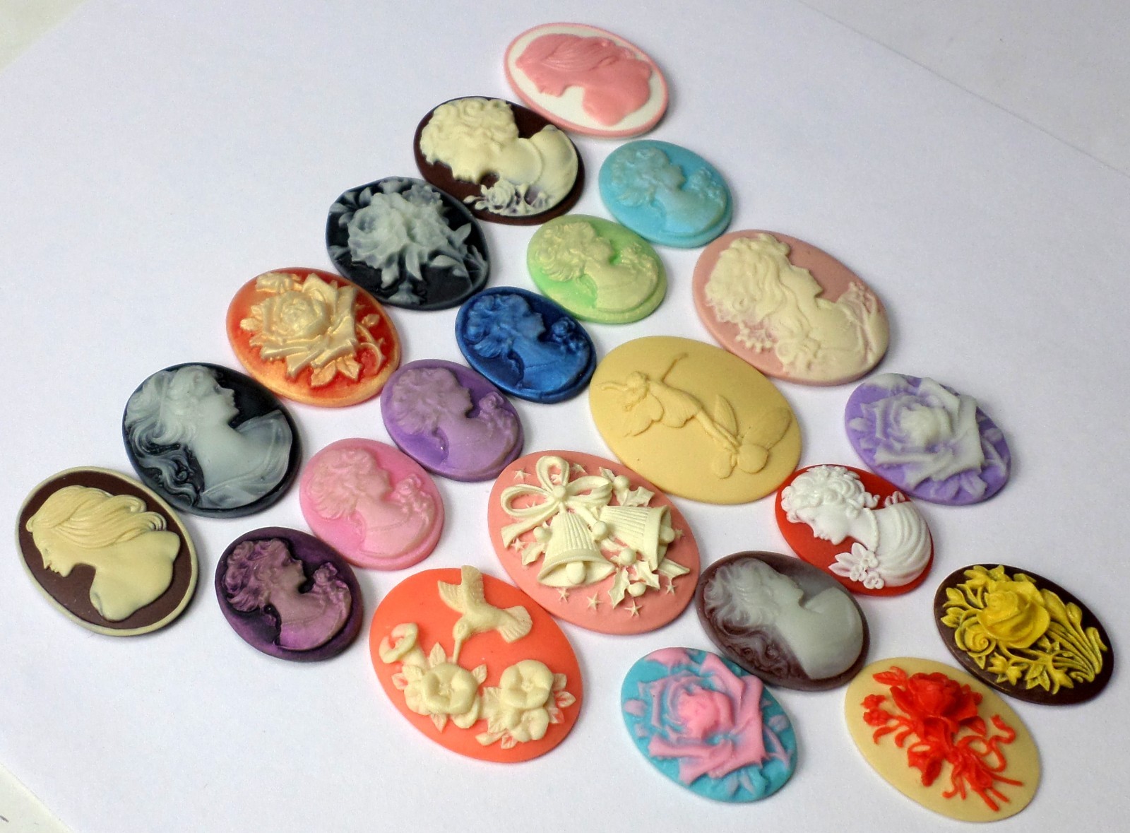 22 of 27-40mm Mixed Lot of Vintage Oval Women Floral Fairies Cameos Cabochons