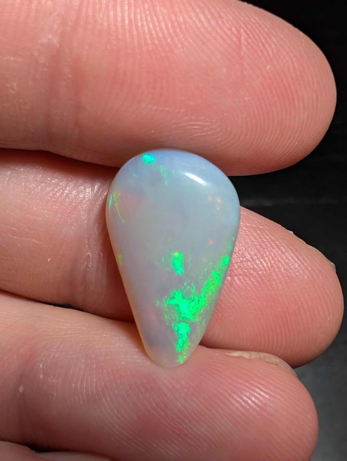 7.8 ct GEM CRYSTAL OPAL from the LAMBINA Field – 20.3×12.8×5.7mm – Australia