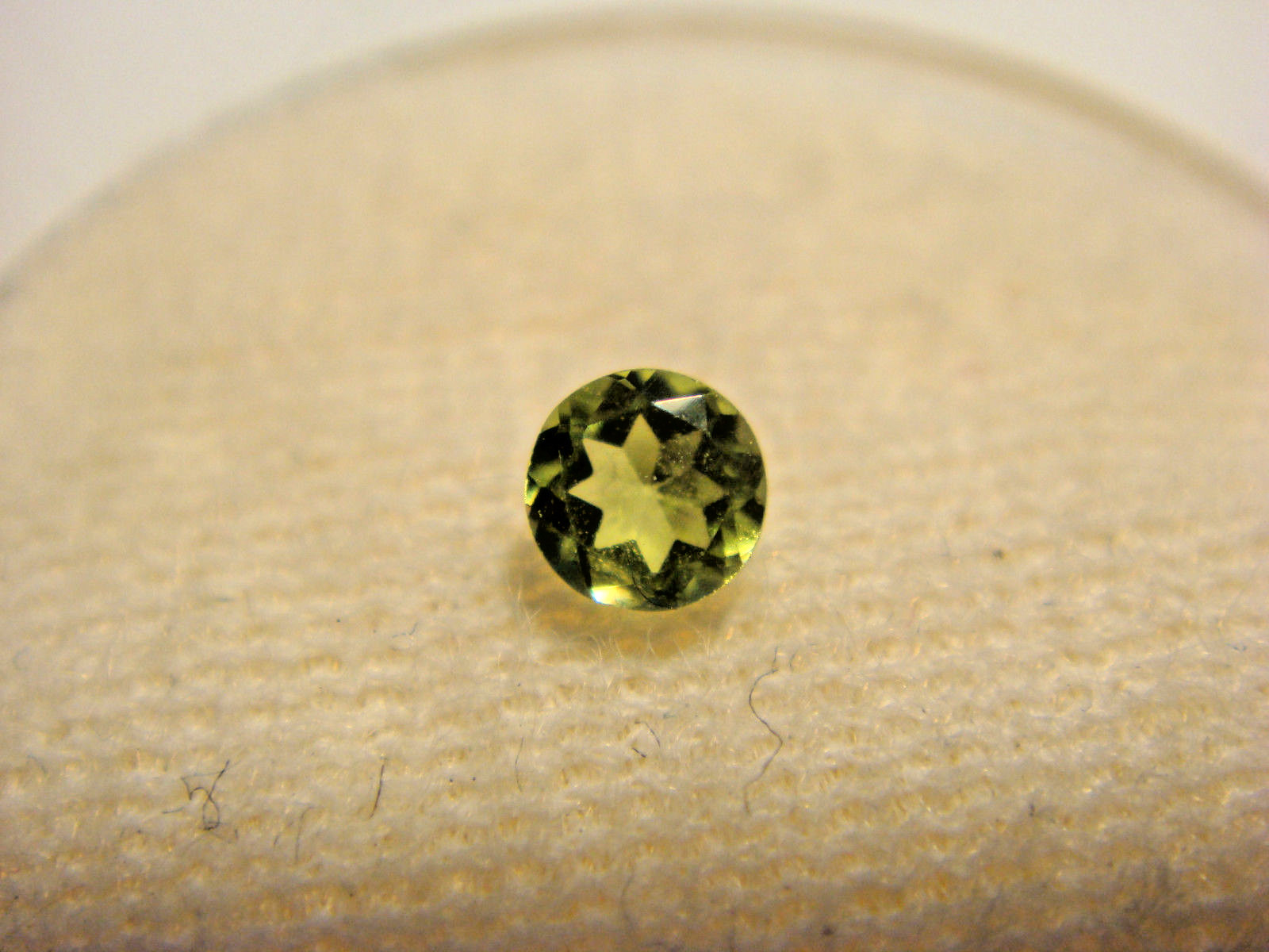 Peridot Round Cut 3mm Gemstone 0.10 Carats Natural Gem