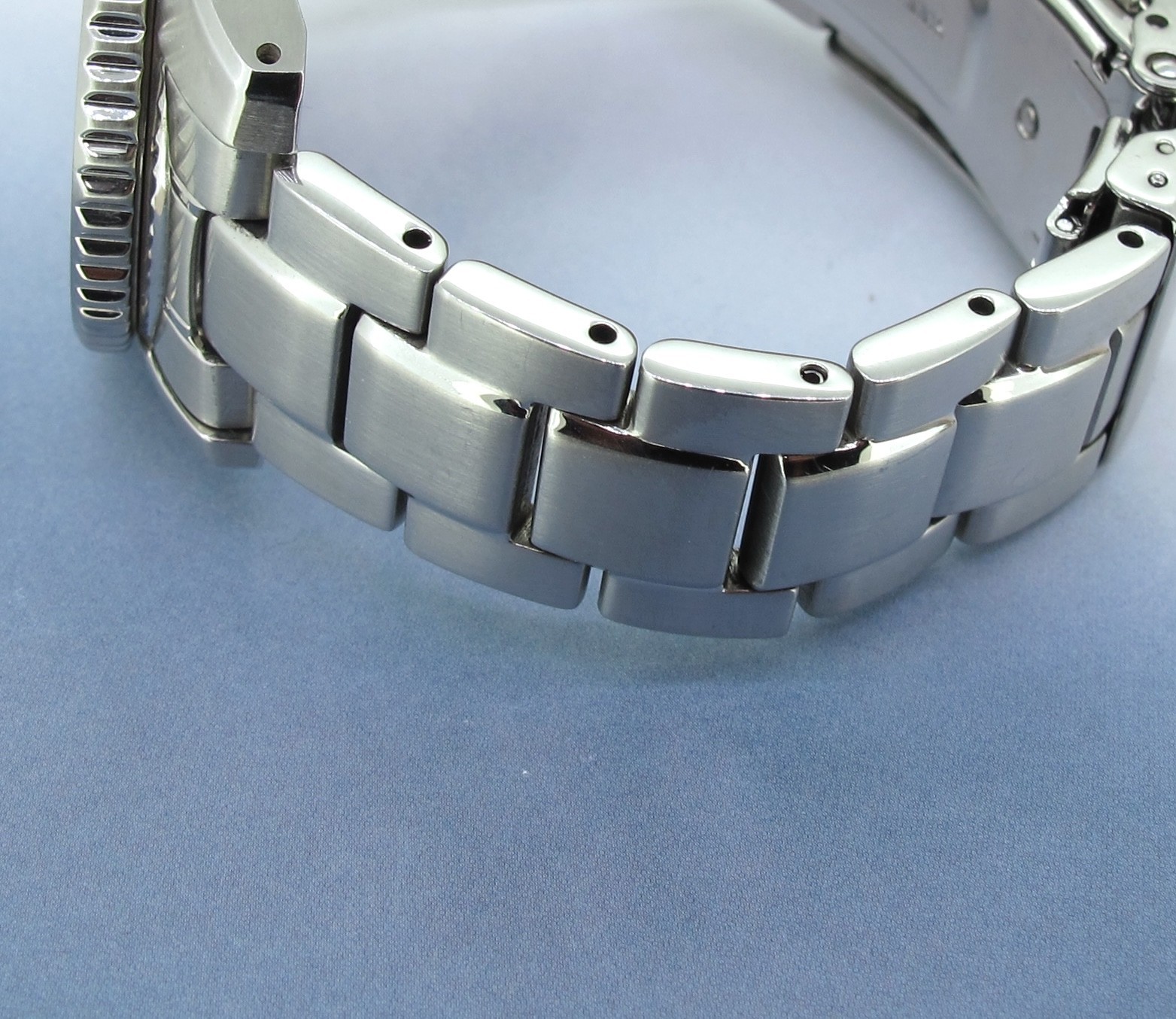 SEIKO Solar Diver`s 200M V147-0CS0 Stainless Steel Quartz Wristwatch 39MM