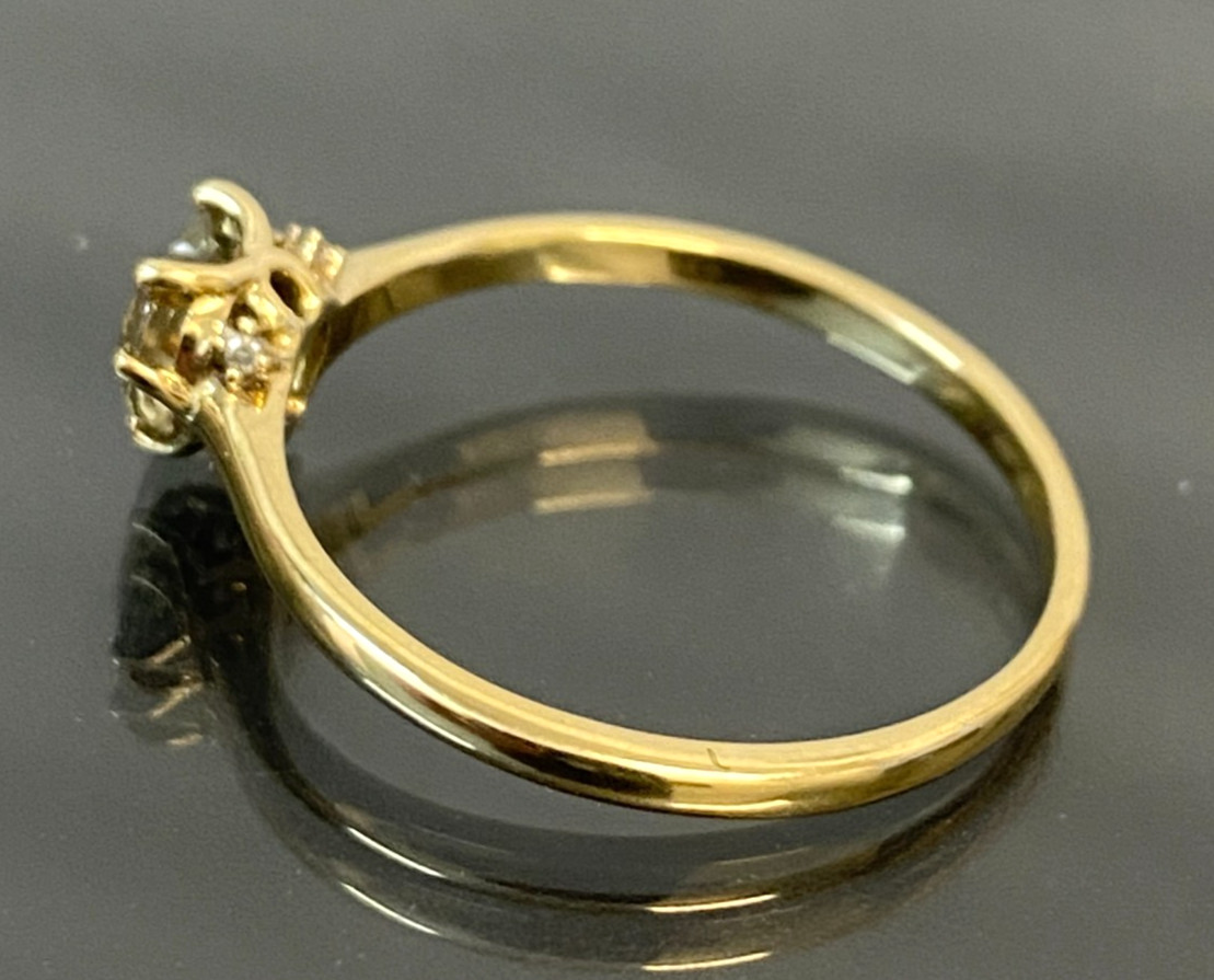 10ct Yellow Gold W/ Heart Diaspore & Diamond Ring Size R 1/2 (US 9)