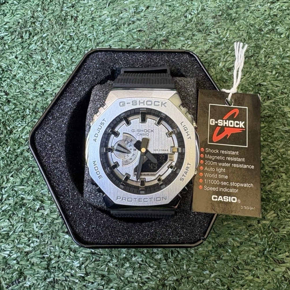 Casio G-SHOCK Analog-Digital Shock Resistant 200m Black/Silver w/Box Papers
