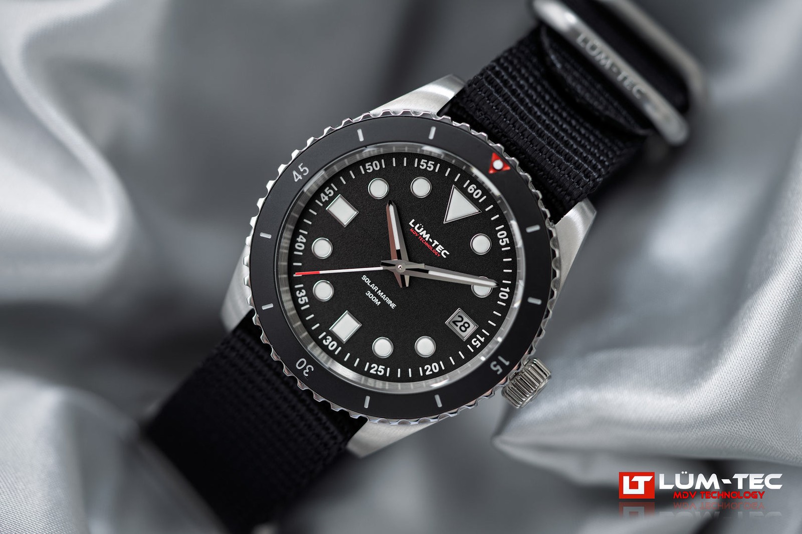 Lum-tec Dive Solar Marine 5 Super-Luminova 300M dive US Made 39mm NIB w warranty