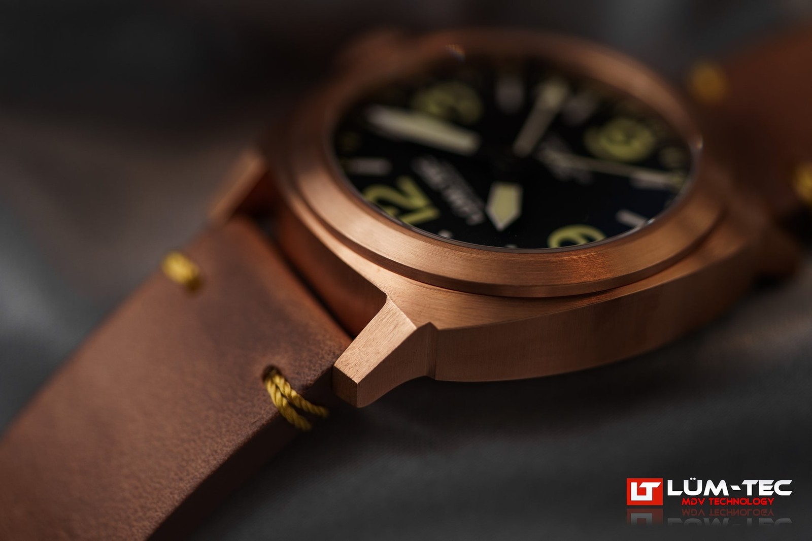 Lum-tec M94 Bronze Dive watch 44mm GMT No date 200M Horween strap NIB warranty