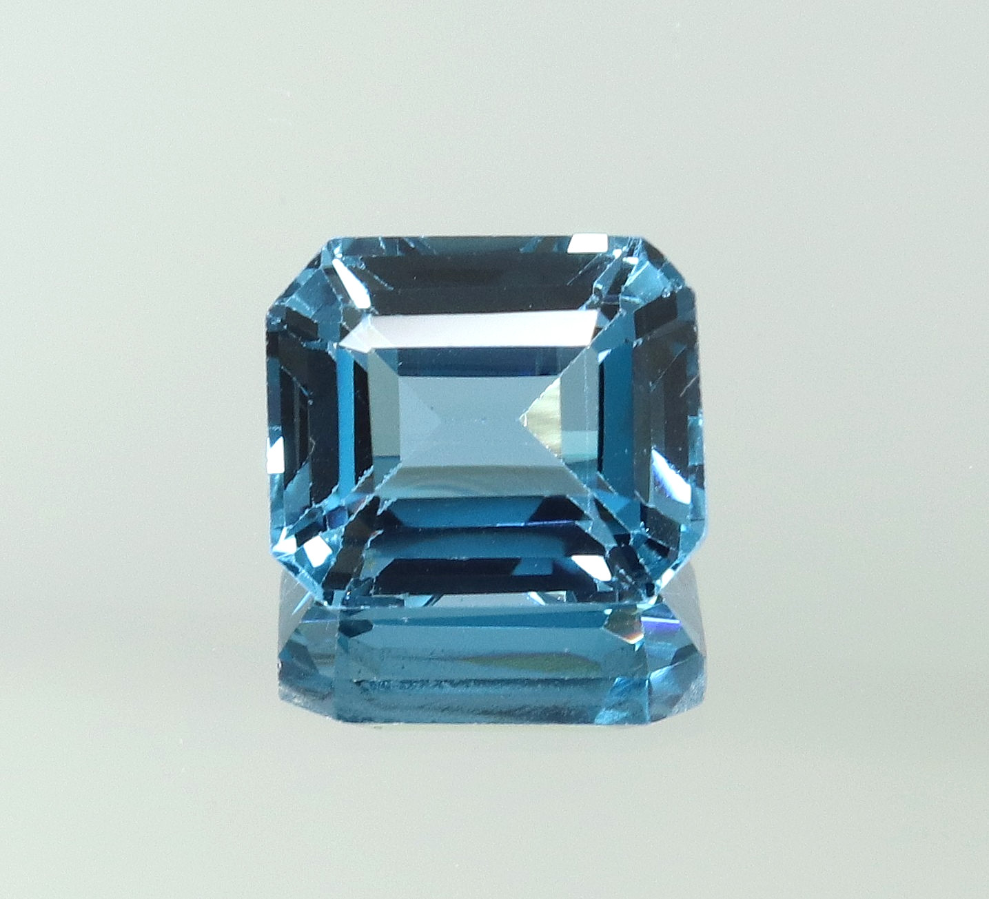 Natural 7.75 Ct Museum Blue Aquamarine Emerald Cut Certified Loose Gemstone