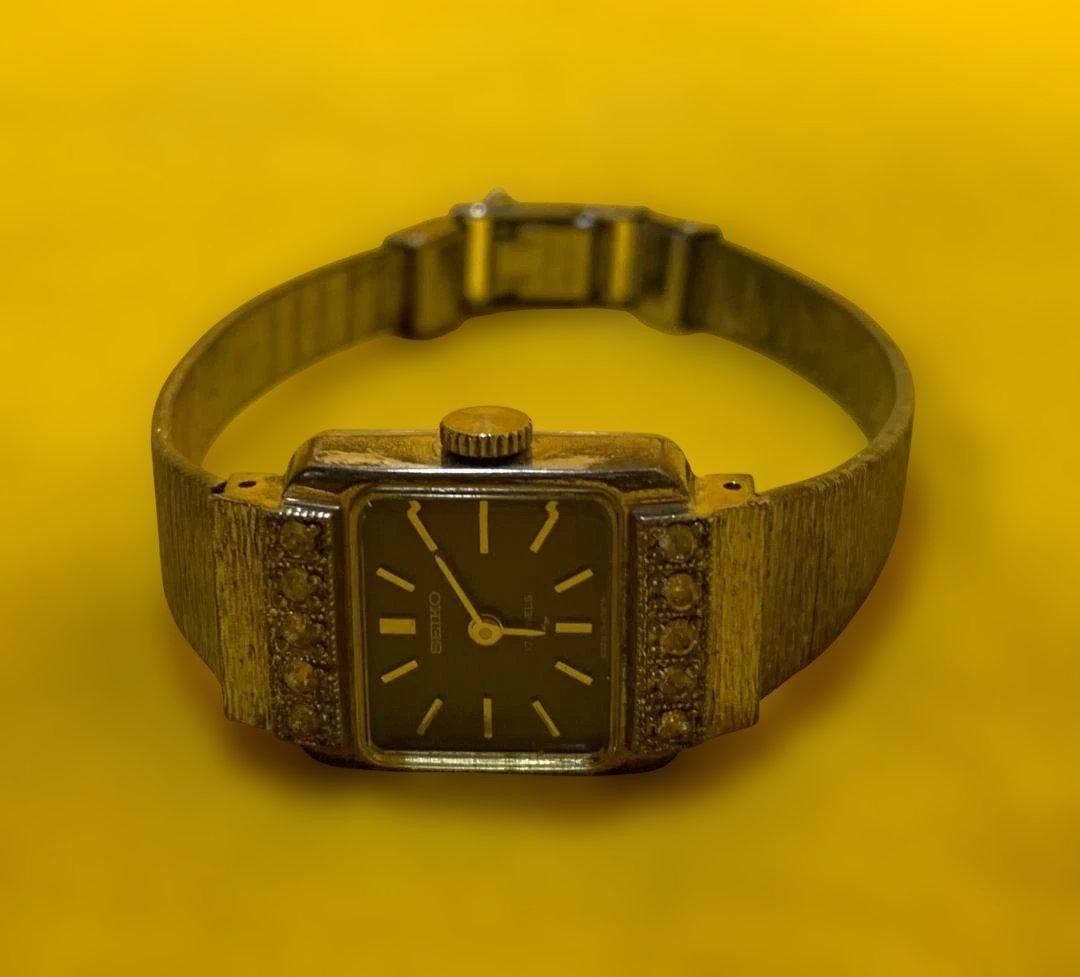 SEIKO rhinestone manual winding ladies’ watch, 17 jewels, as-is condition!