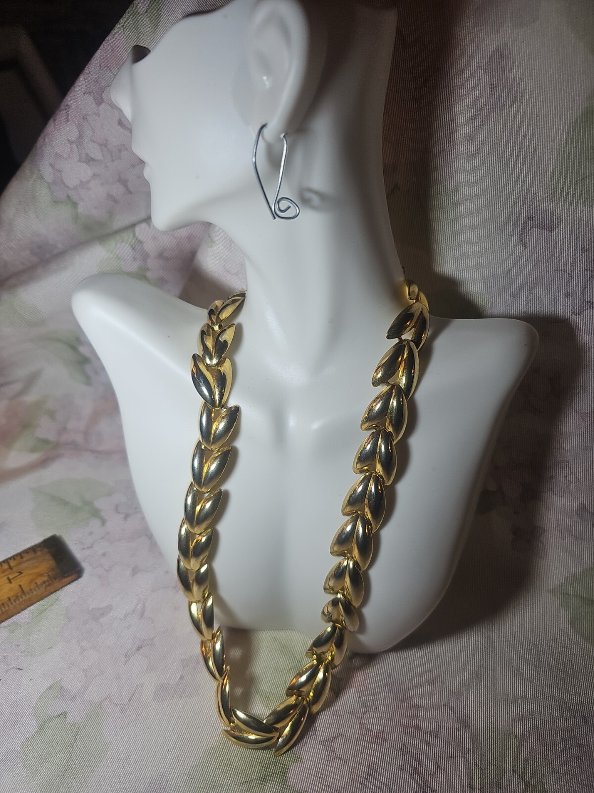 Necklace ,Heavy Gold Tone Choker Chain Link 18.5 in, 1980’s, large Links