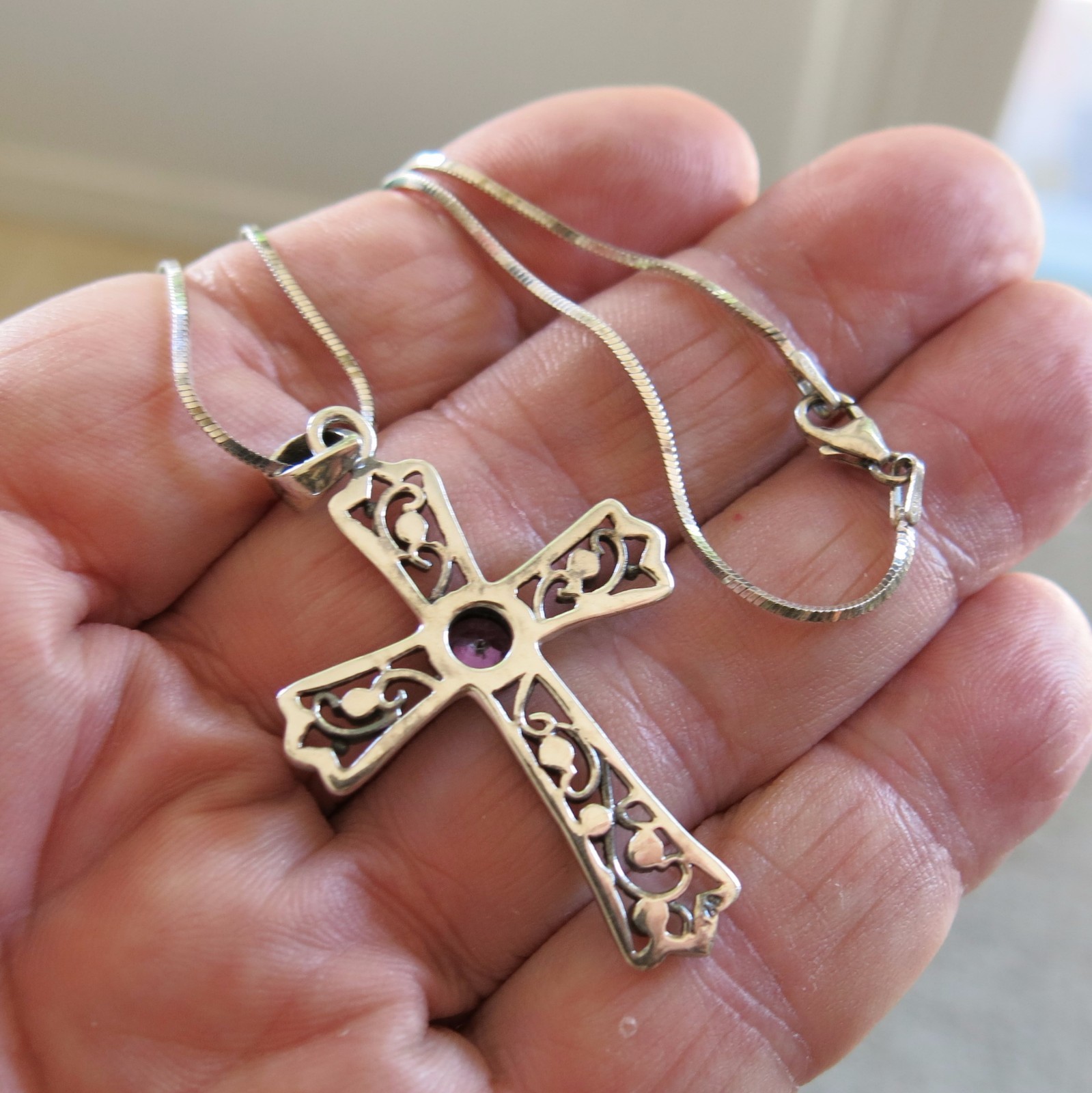 Sterling Cross with Purple Amethyst & Marcasite Pendant & 18 in Chain 9.0g[3338]