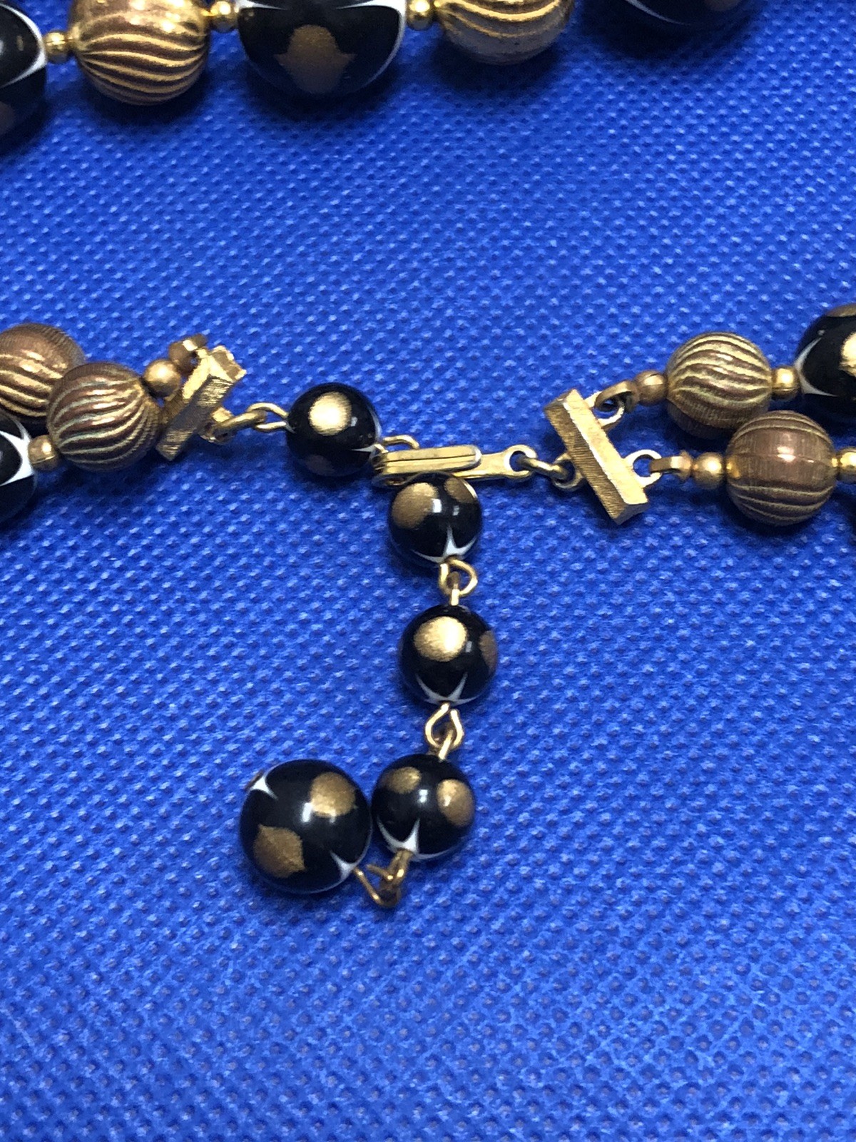 VTG TRIFARI SIGNED GRADUATED TWO STRANDS BEAD BALL GOLD BLACK WHITE 17″ NECKLACE