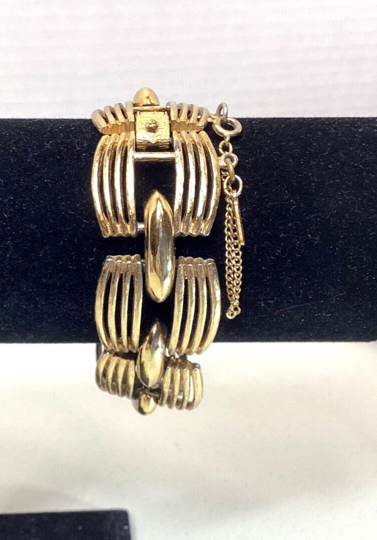 Monet Vintage Bracelet Gold-Tone Links Signed with Hangtag and Safety Chain 7 in