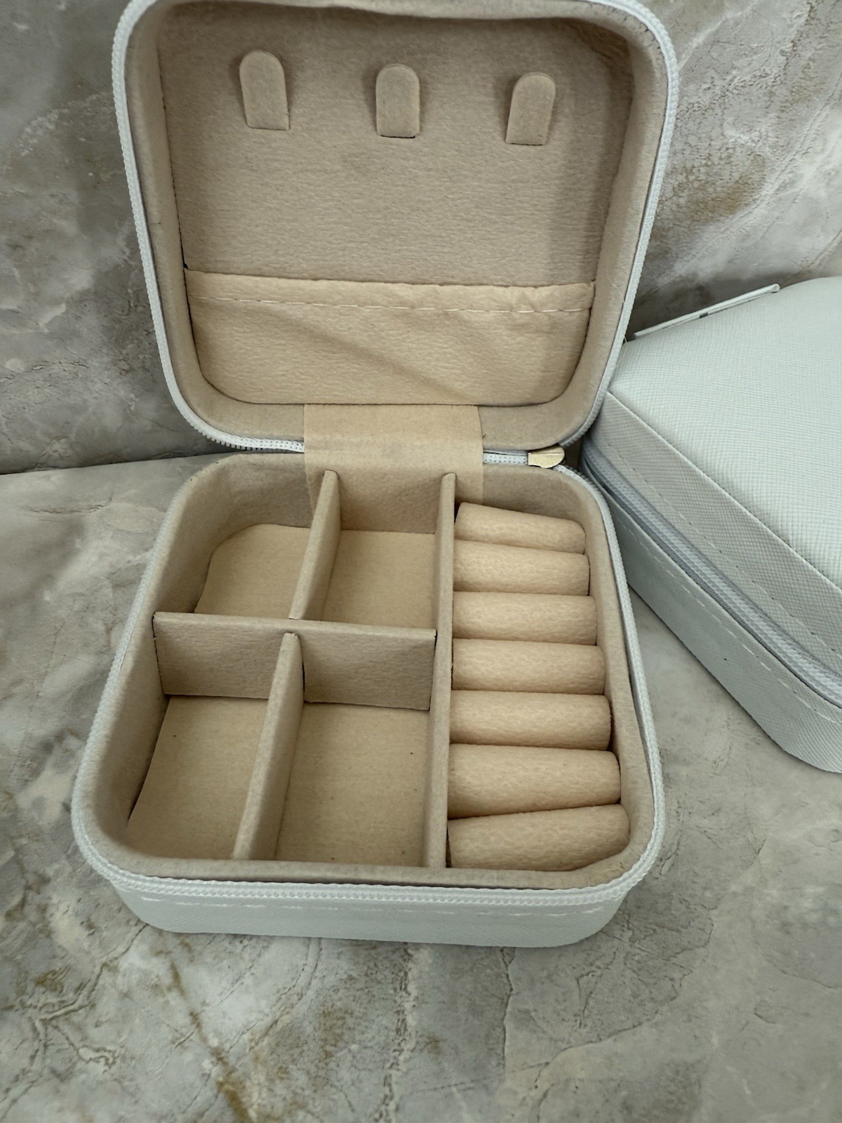Small Travel Jewelry Organizer Case Portable Jewelry Box for Rings Earrings Gift