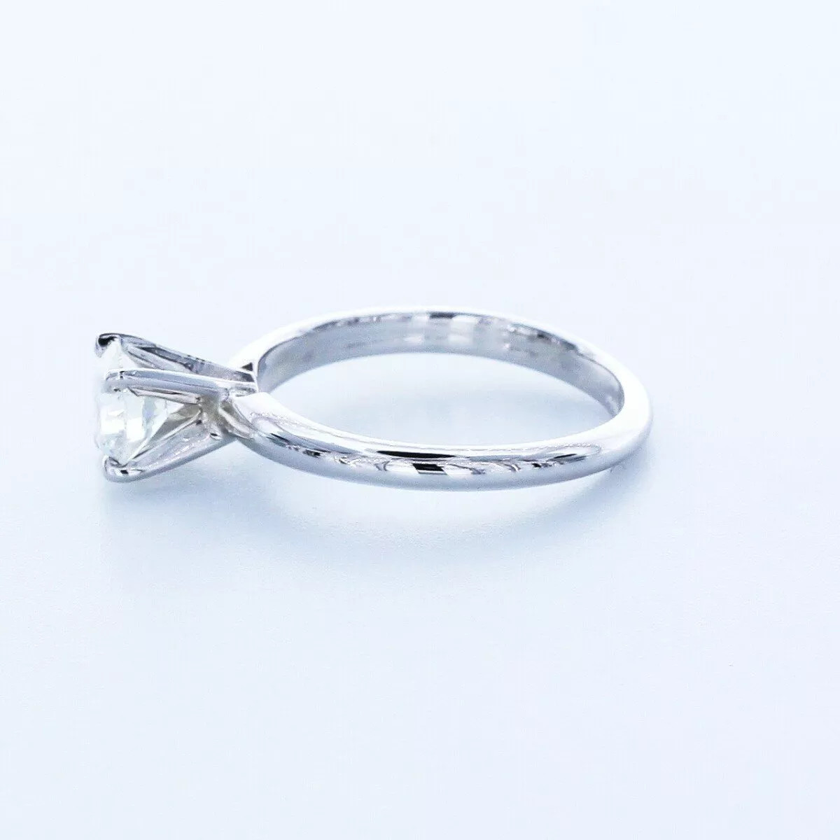 Solitaire Engagement Ring 14K Gold Classic 0.90 CT Round Lab-Grown Diamond E VS2