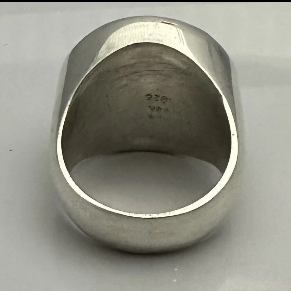 MJG STERLING SILVER MEN’S RING. 20mm CARNELIAN. SZ 10. 28 Grams.