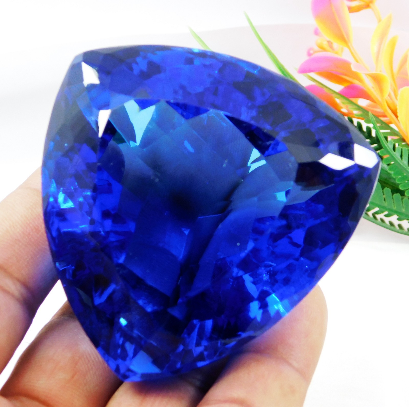 1005 Ct Ultra Large Natural Blue Tanzania Of Tanzanite Trillion Cut Loose Gems