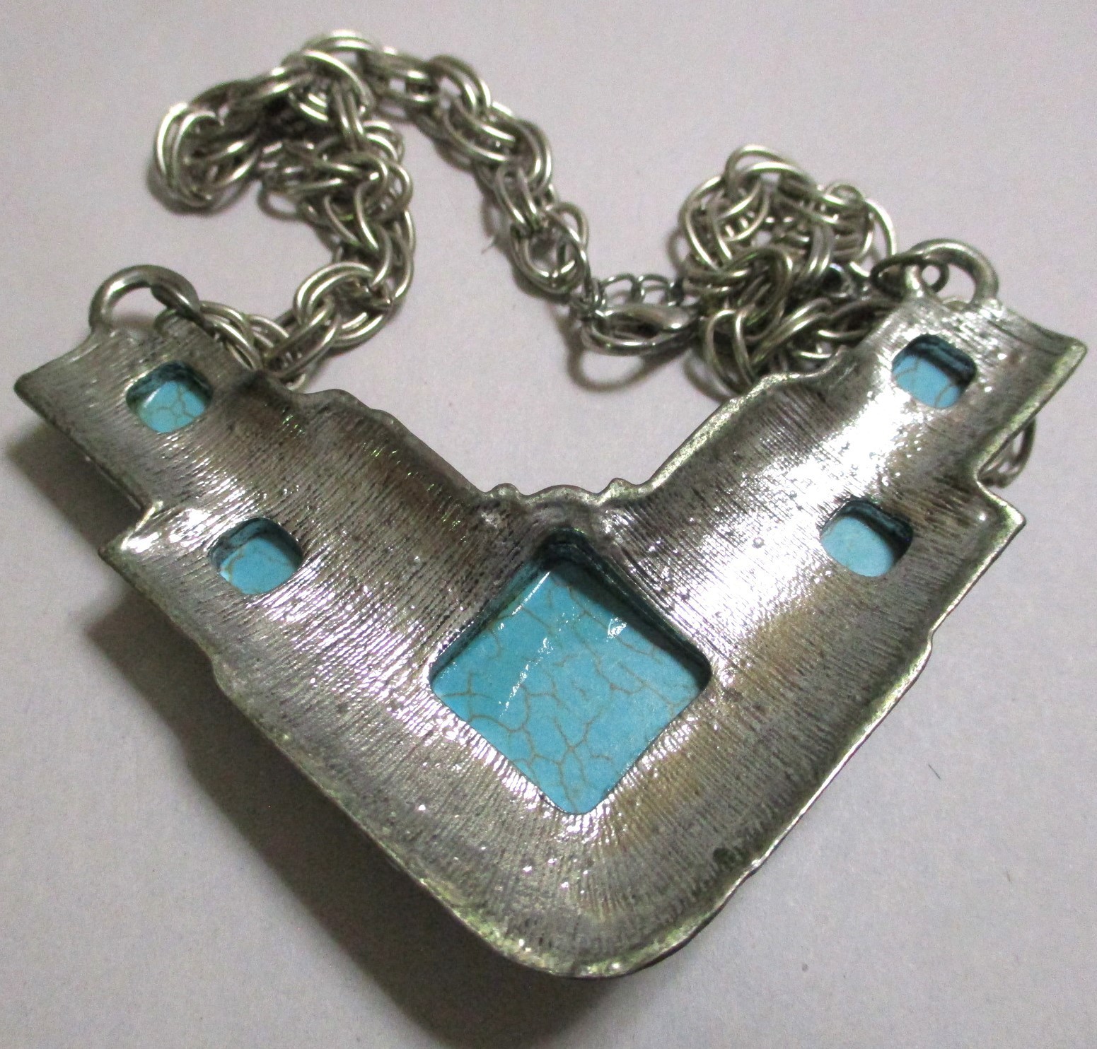 VINTAGE SOUTHWESTERN TRIBAL CHEVRON NECKLACE,TURQUIOSE COLOR HOWLITE,SILVERTONE
