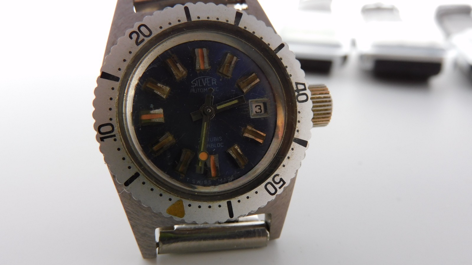lot x5 working wristwatch lot x5 wrist watch working