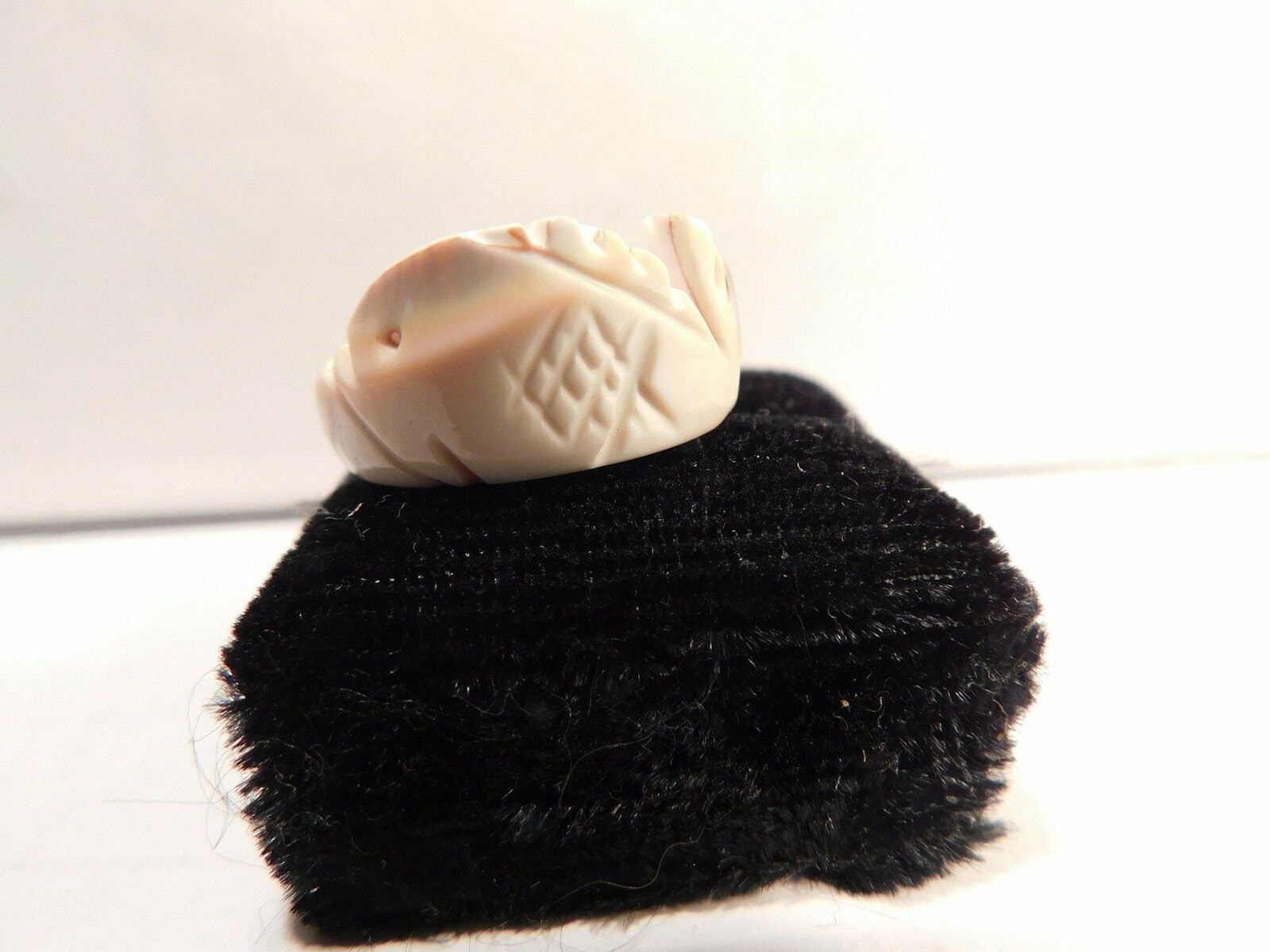 Hand Carved Edged Design on Real Shell Ring Size 5 only 1 Pc