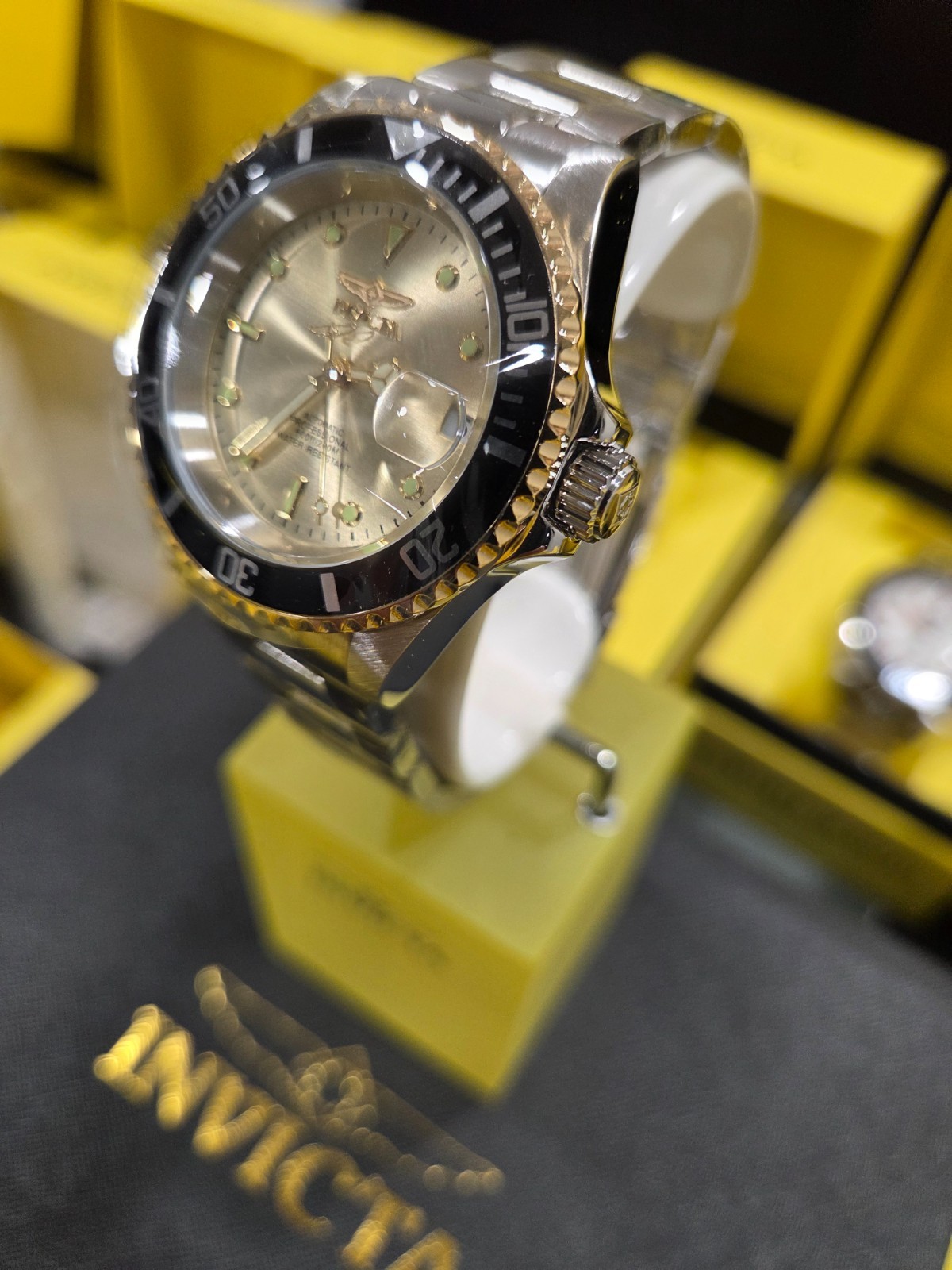 49317 – AUTOMATIC Invicta Pro Diver Aurivel Men’s Watch – 40mm, Steel
