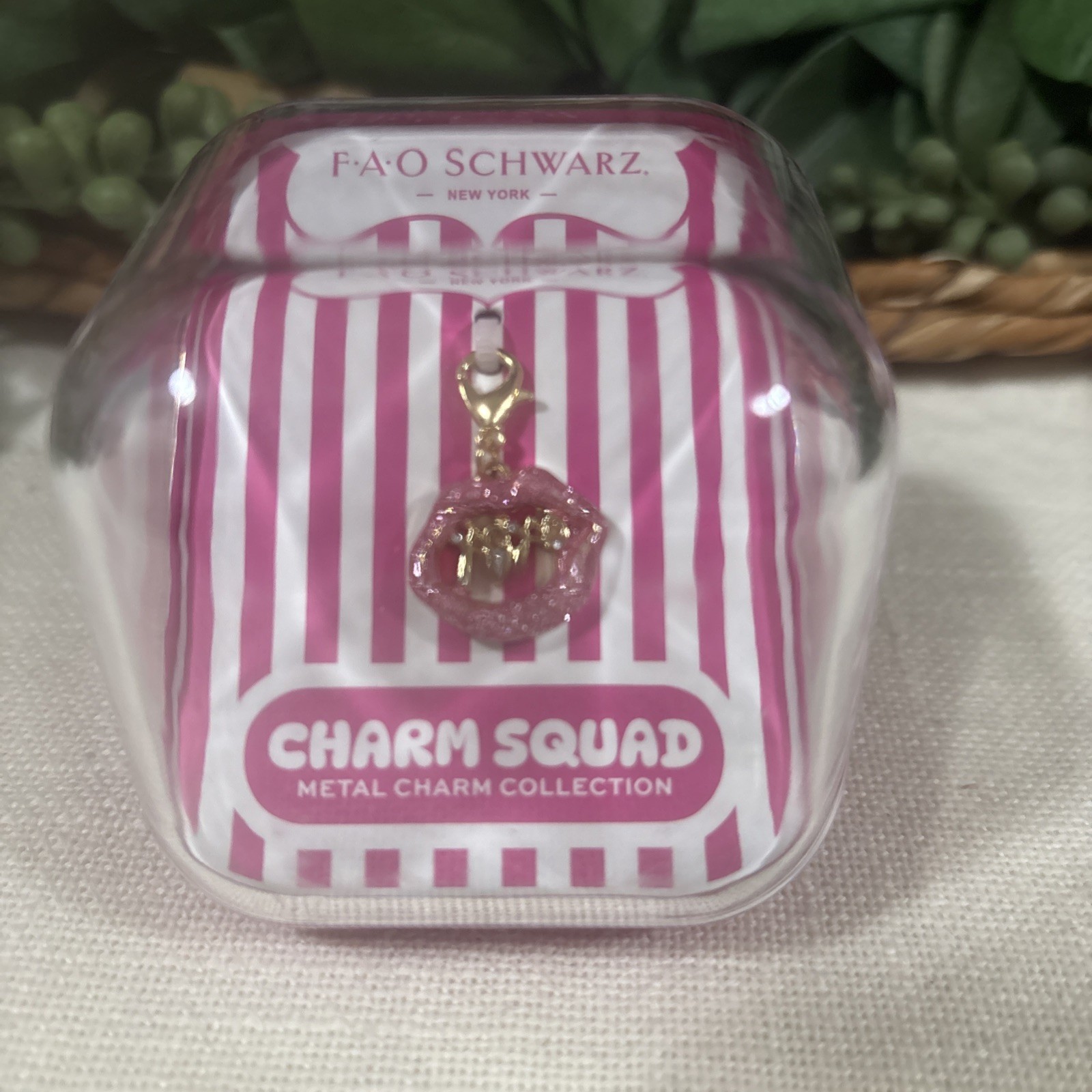 fao schwarz charm squad XOXO Metal charm NIB, gold accent color Lips New