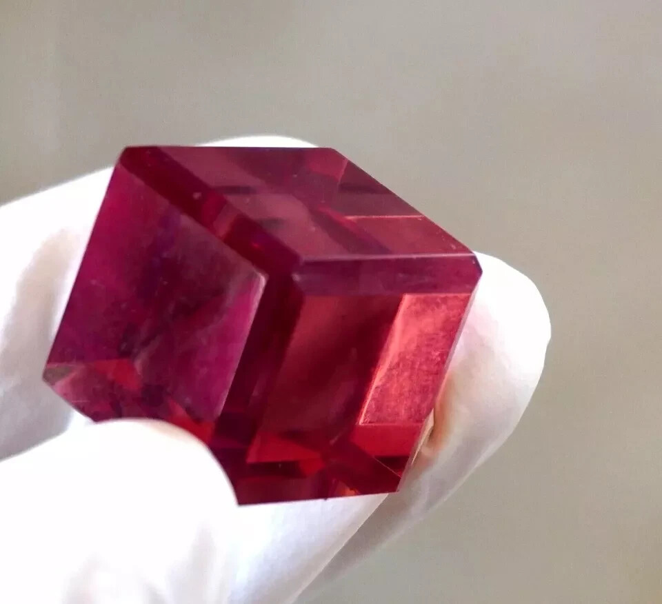 A+++ Natural 50.5 Ct Color Changing Certified Zultanite Cube Loose AG Gemstone