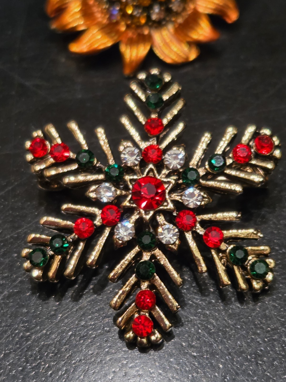Beautiful Multicolor Rhinestone Flower Floral Bouquet Bee Brooch Lot 293-179