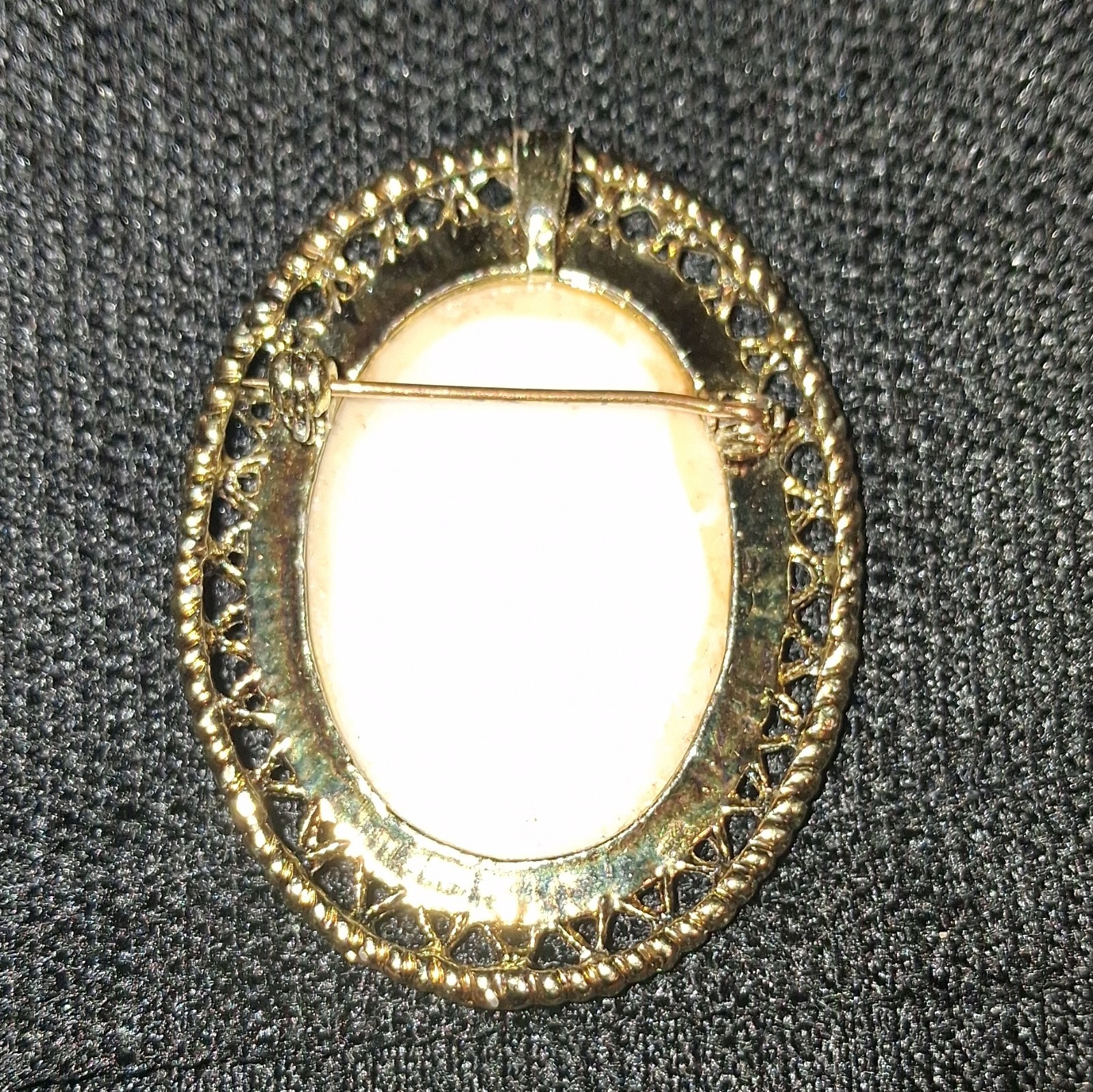 Oval Floral Cameo Style Brooch Pin Gold-Tone Metal Frame Multicolor