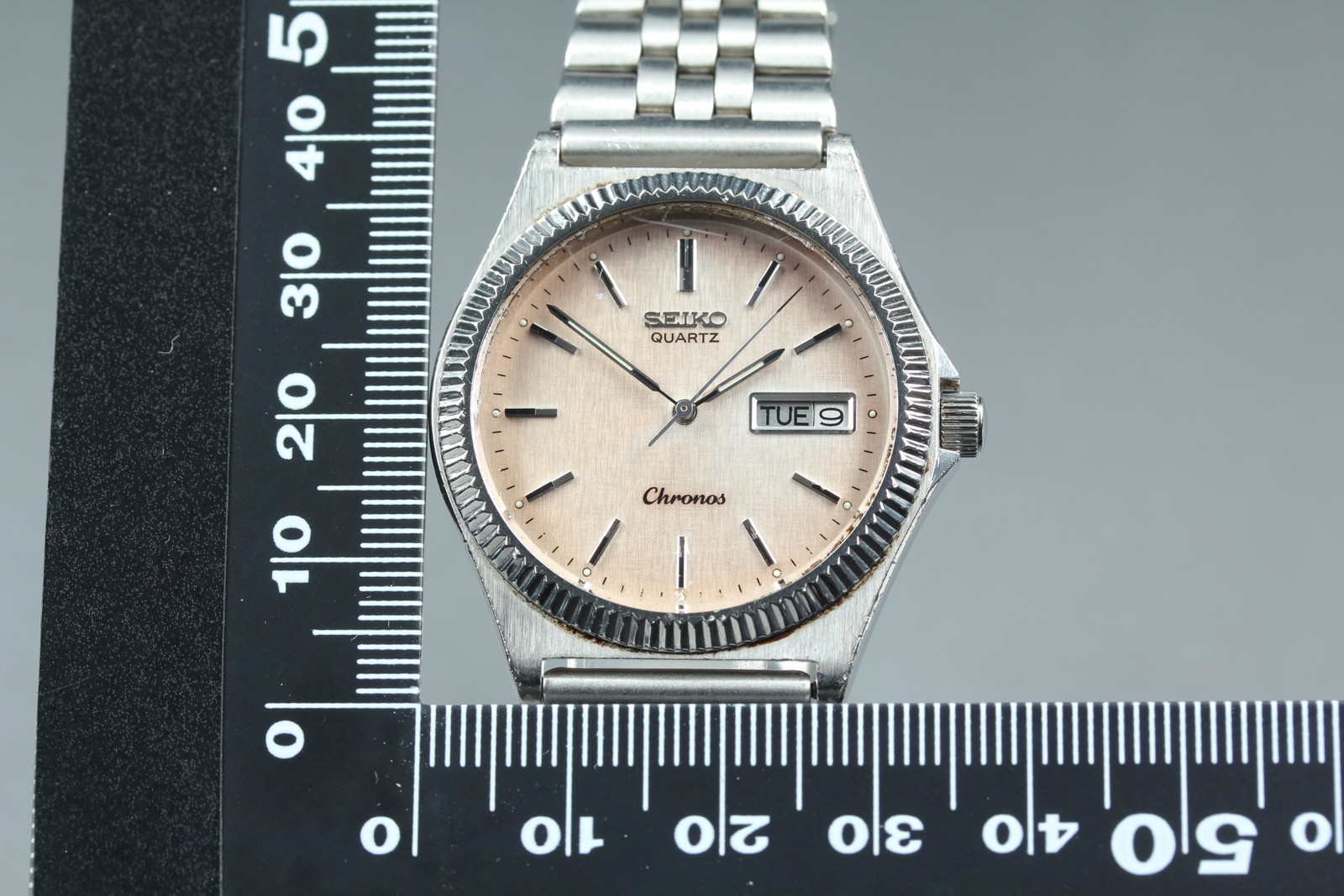 Vintage 1985 ” Kanji ” Seiko Chronos 7433-7010 Day Date Quartz Watch From JAPAN
