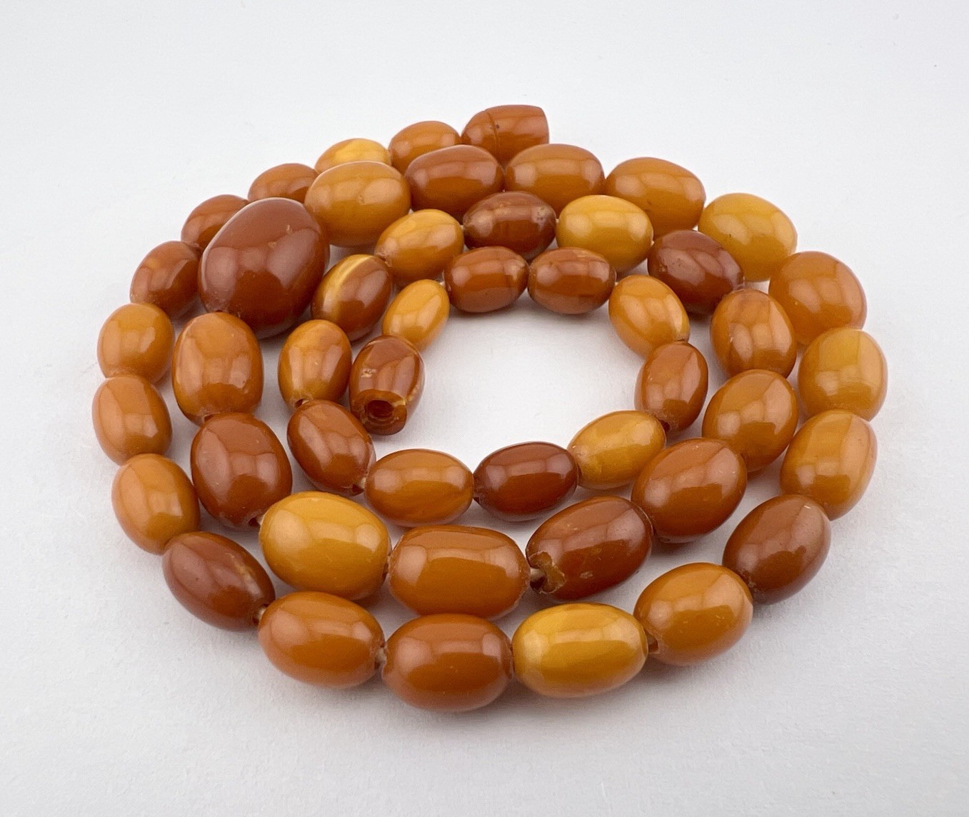 21.5g- Antique Butterscotch Egg Yolk Baltic Amber Swirl Oval Bead Necklace 21.5″