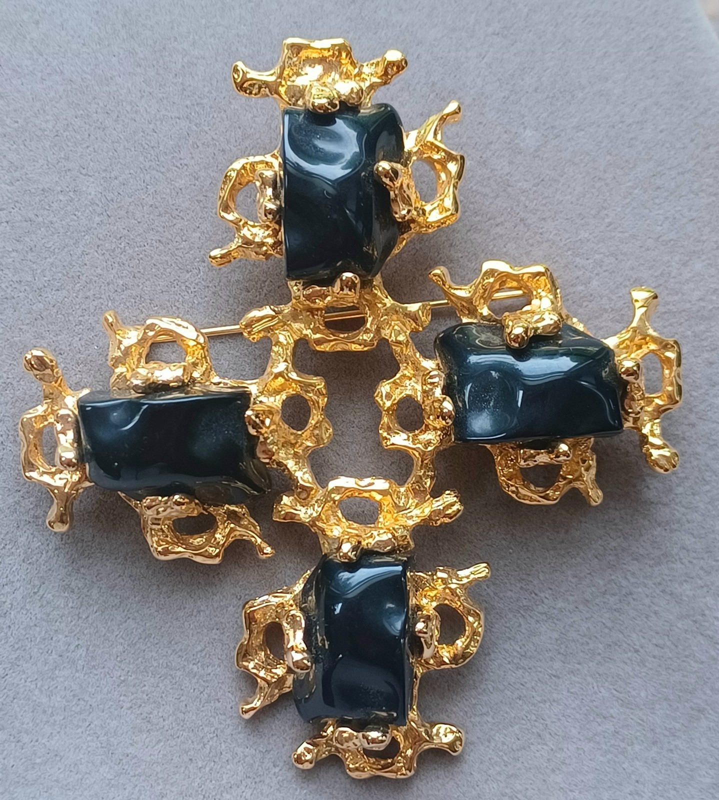 Vintage Ivana Trump Goldtone Brutalist Chunky Cross Pendant Brooch