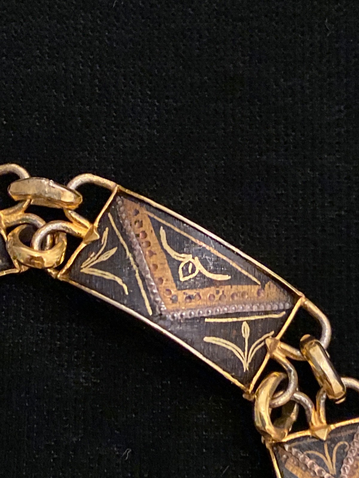 Vintage Damascene Link Bracelet Safety Chain 7.5” Gold Tone R15