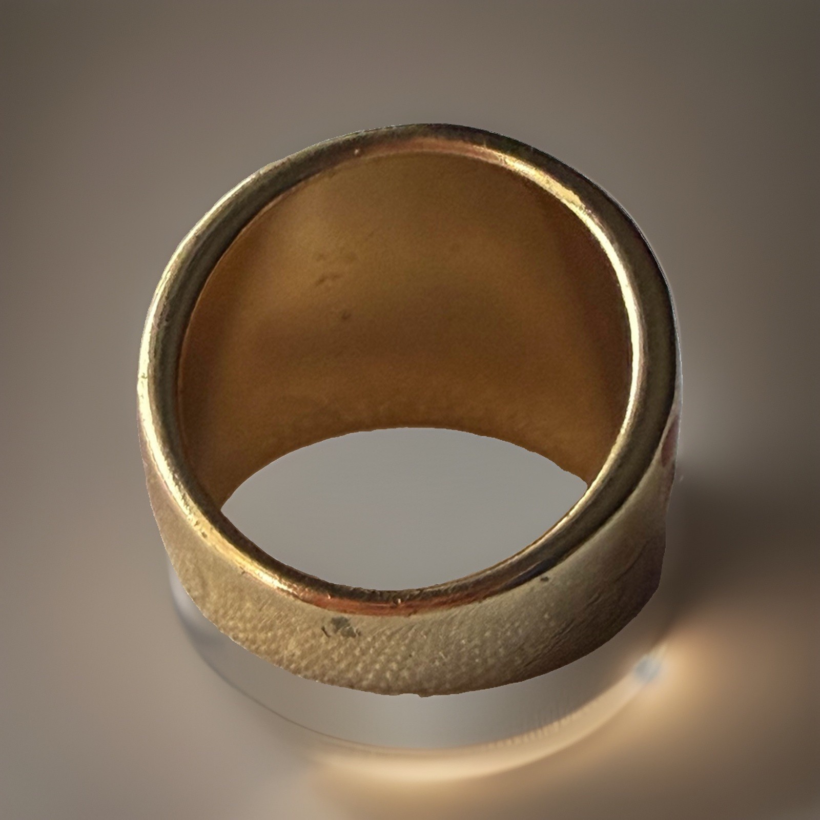 1” Wide Abstract Peach Enamel Statement Ring Gold Tone Unbranded Size 8