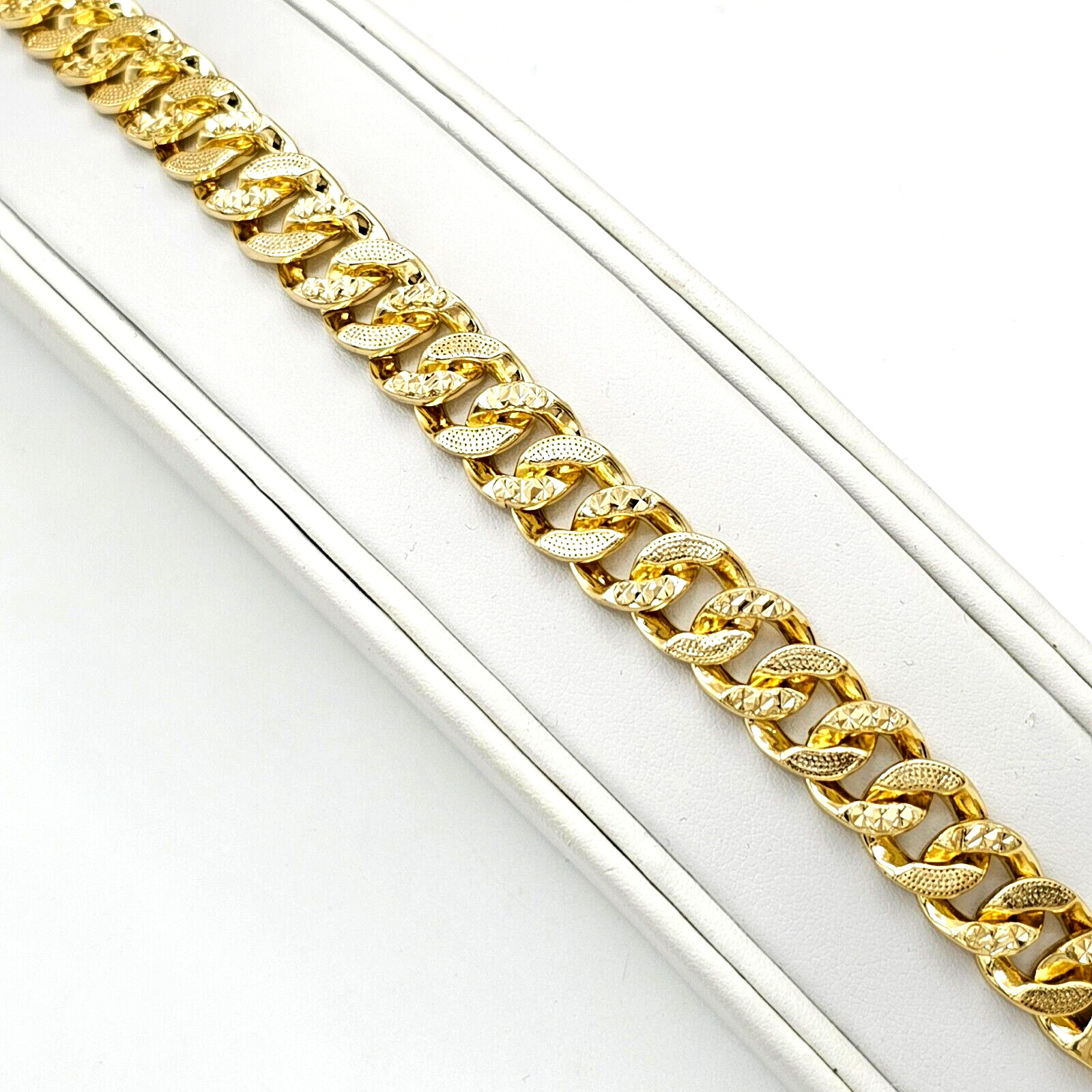 Gold Plated Cuban Chain Hip Hop Bracelet. 10mm Width 7.25 in Length. Unisex