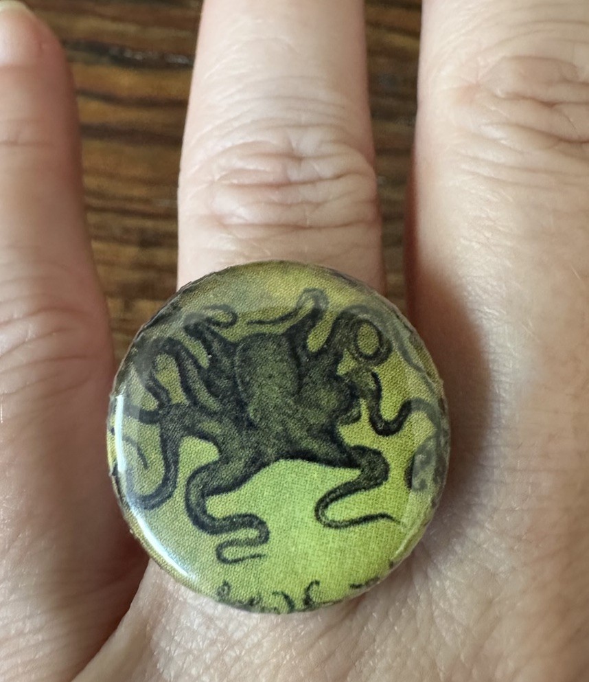 Adjustable Round Octopus Novelty Ring, Silver Green Black Metal. Size 7.