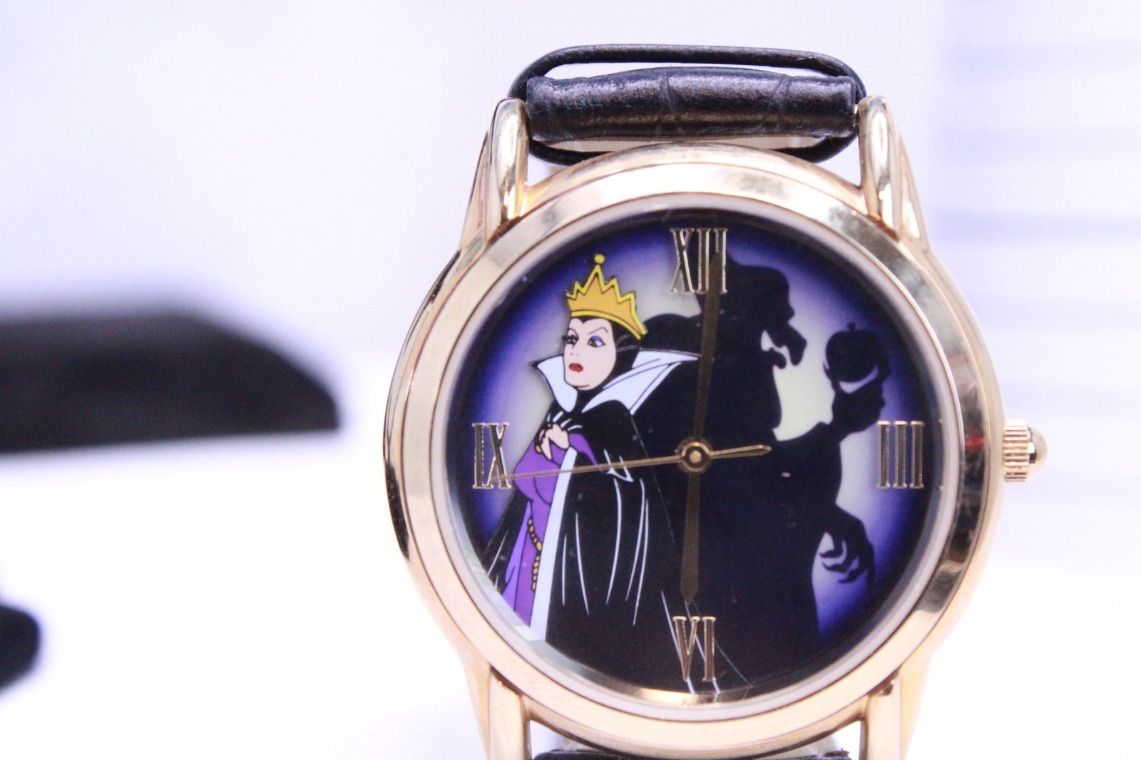 SNOW WHITE, Evil Queen “Villains” Limited Ed Disney Park MENS CHARACTER WATCH